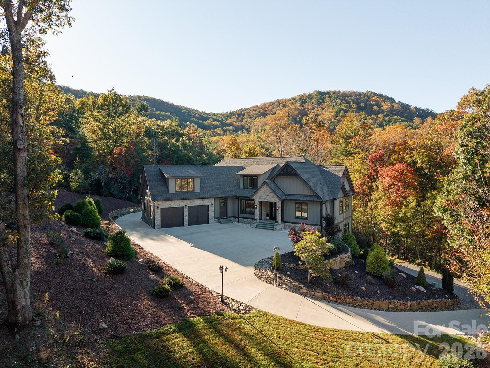 Single Family Residence at 8 Lakeview Drive, Fairview
