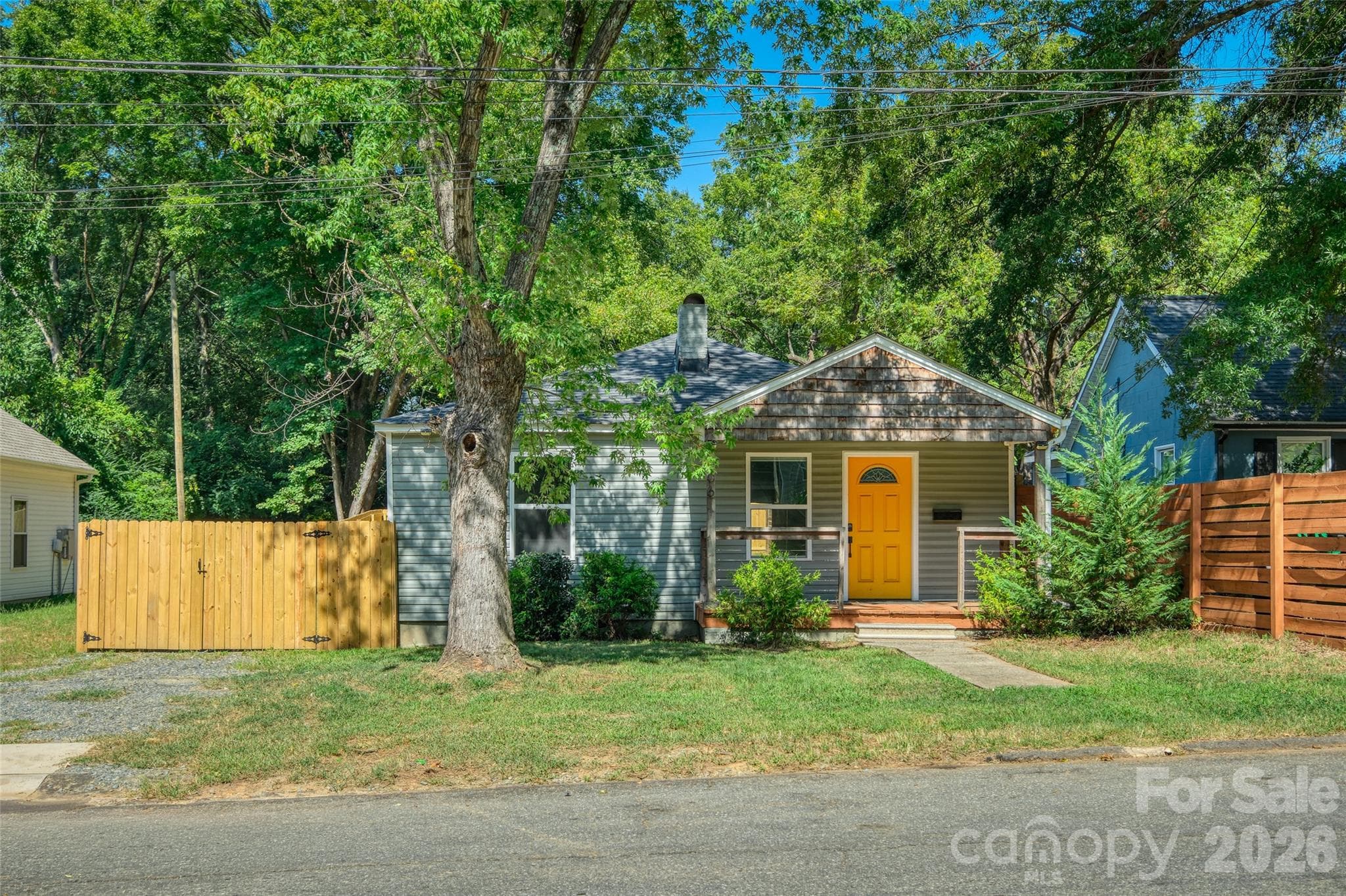 Single Family Residence at 806 Cantwell Street, Charlotte, photo 9 of 14