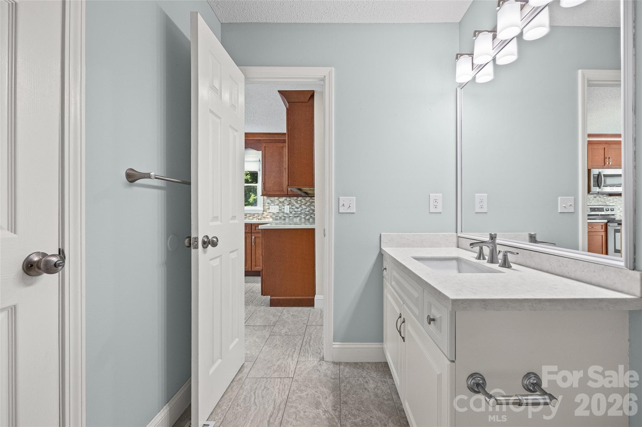 Full Bath on Main- attached to Primary Bedroom - 152 Sea Island Boulevard, Fort Mill