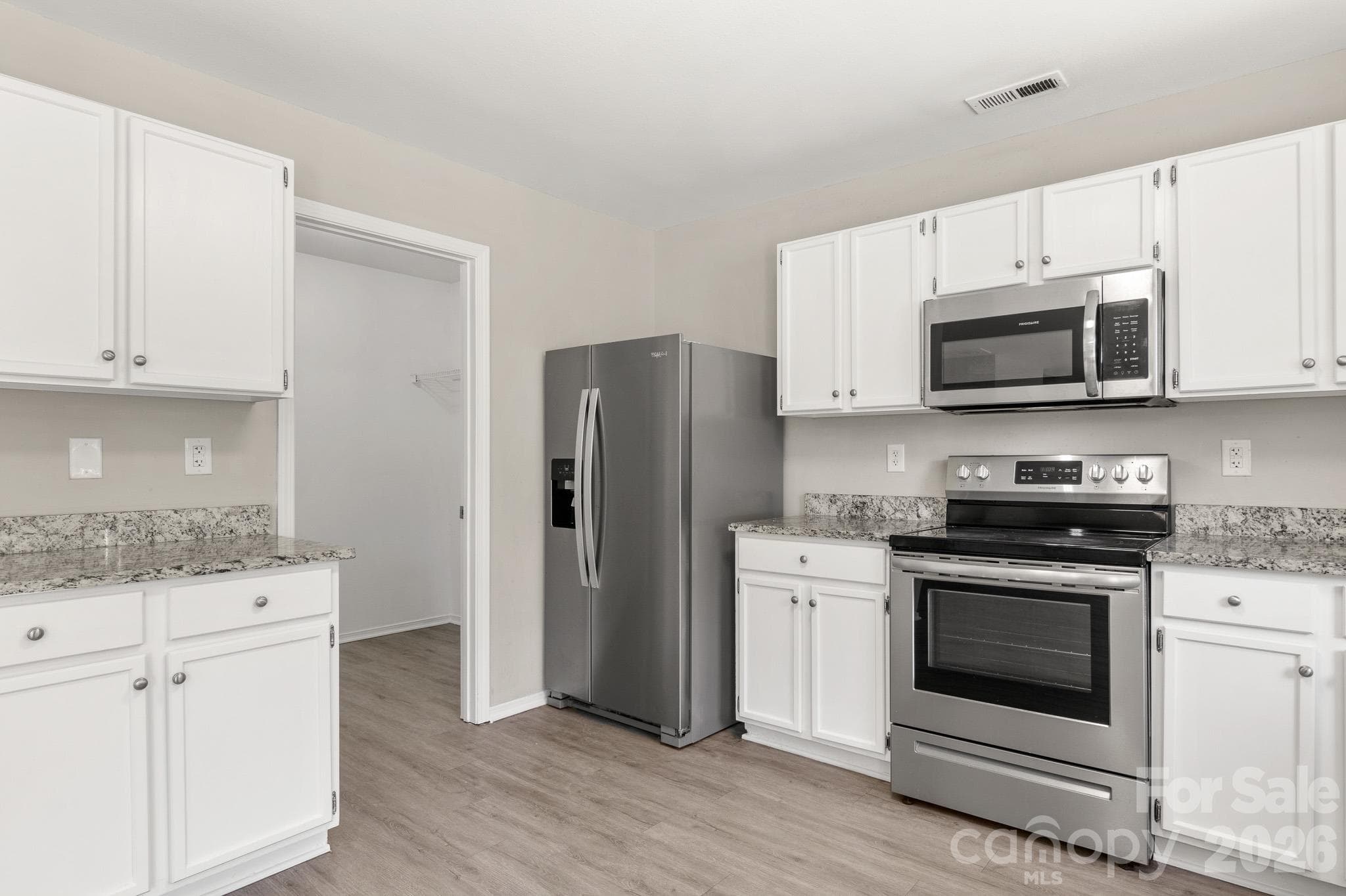 Single Family Residence at 12028 Red Leaf Drive, Charlotte, photo 10 of 46