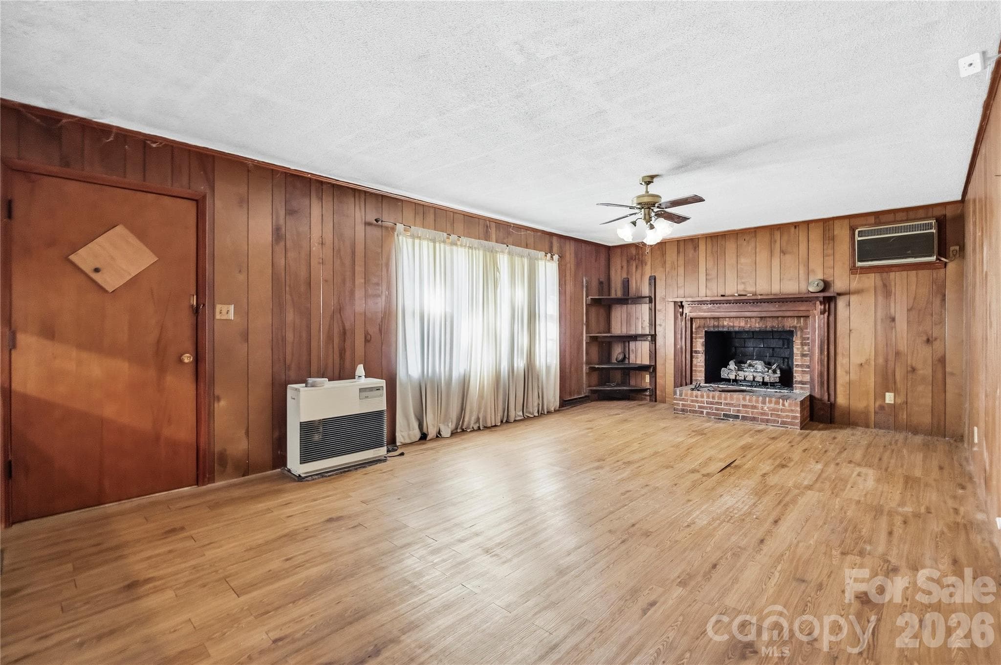 Single Family Residence at 328 Long Shoals Road, Bessemer City, photo 5 of 33