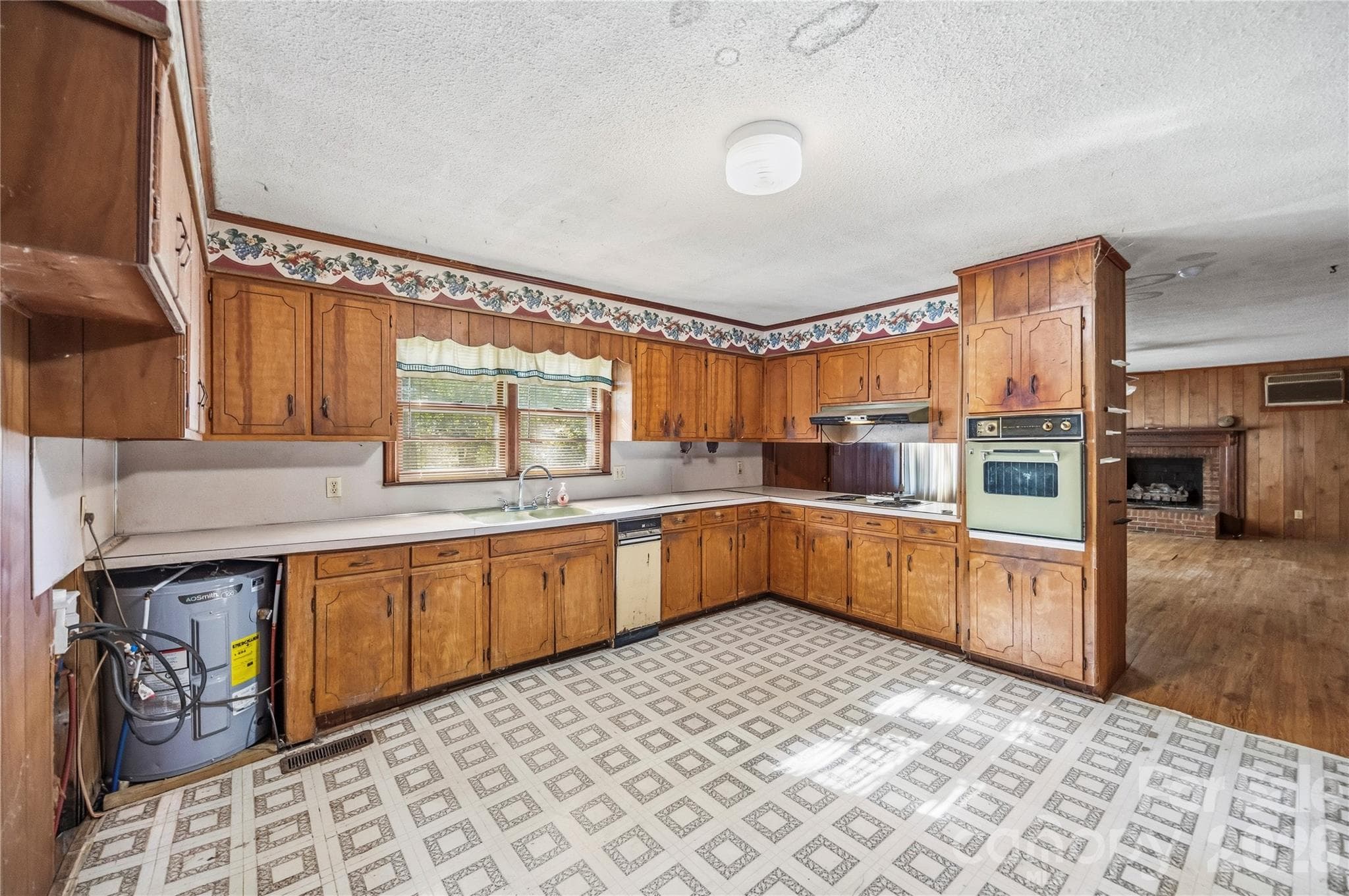 Single Family Residence at 328 Long Shoals Road, Bessemer City, photo 9 of 33