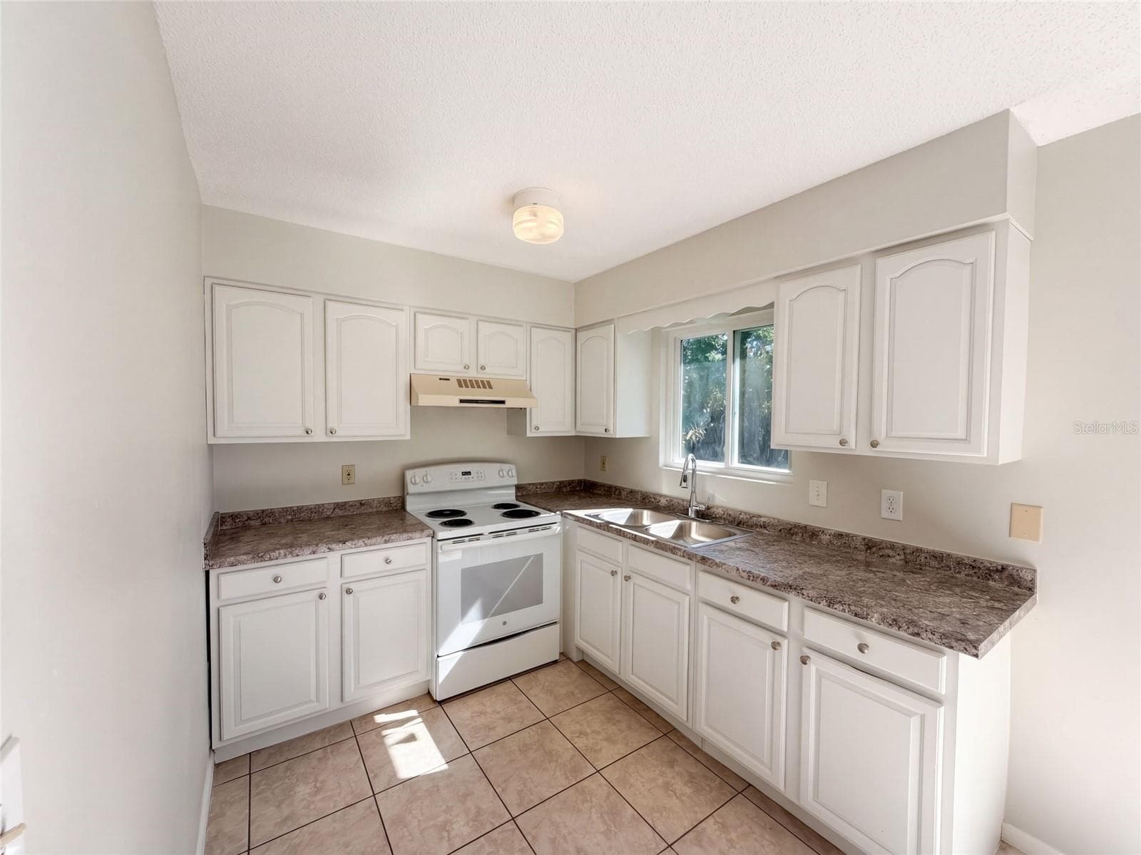 Single Family Residence at 8801 SE 89TH ST, OCALA, photo 2 of 16