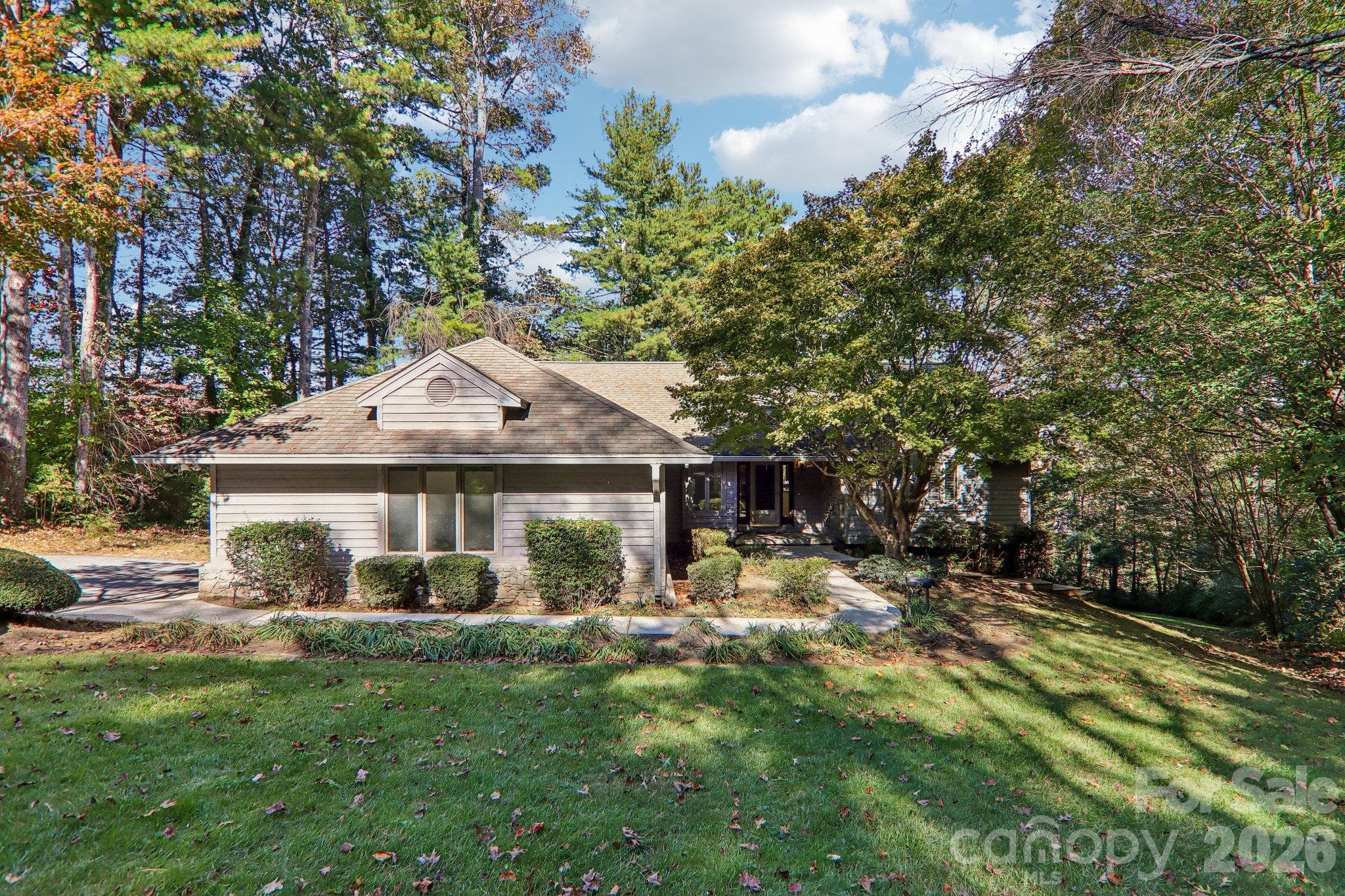 Single Family Residence at 108 Kenwood Drive, Hendersonville, photo 2 of 48