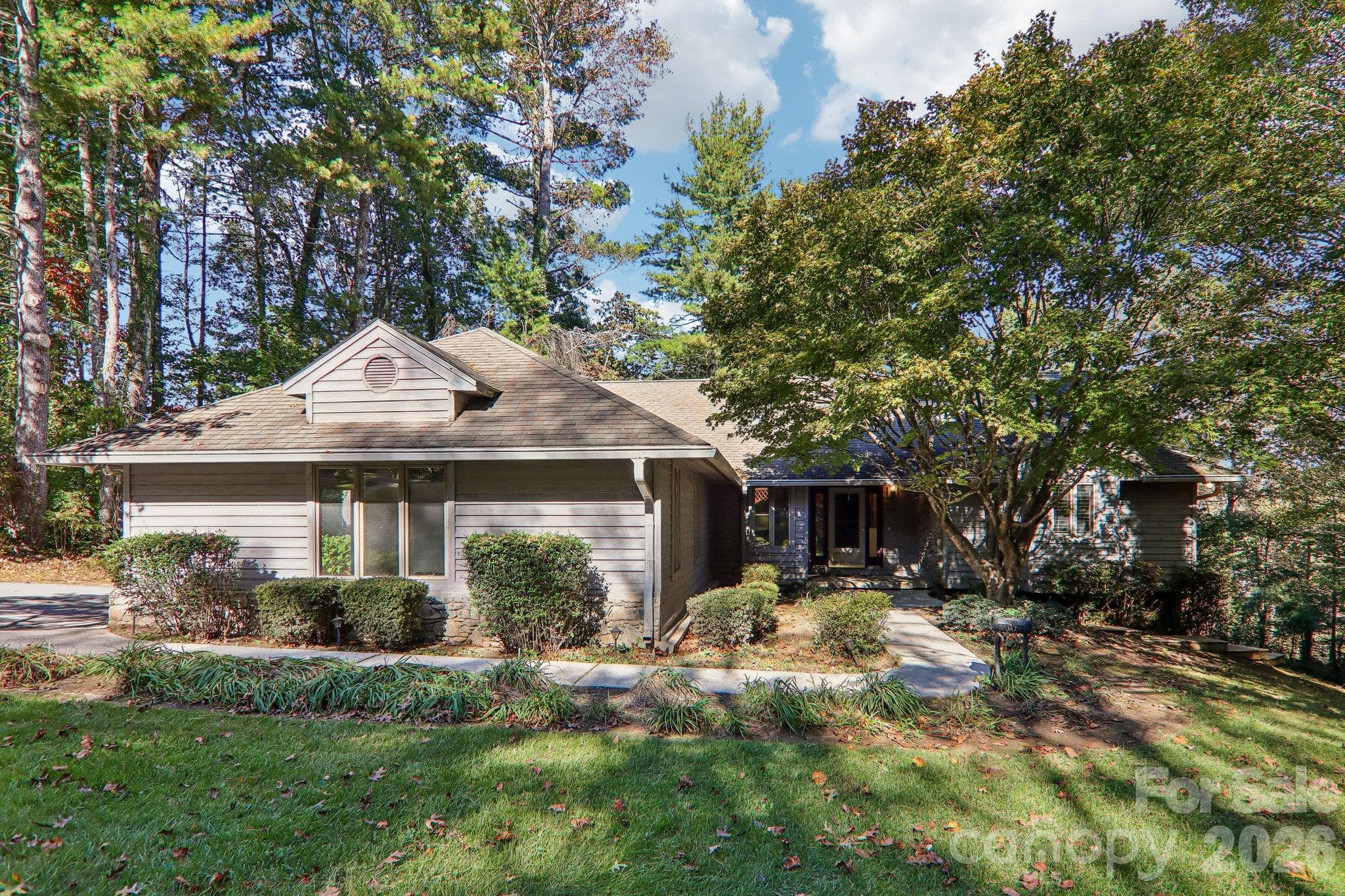 Single Family Residence at 108 Kenwood Drive, Hendersonville, photo 3 of 48