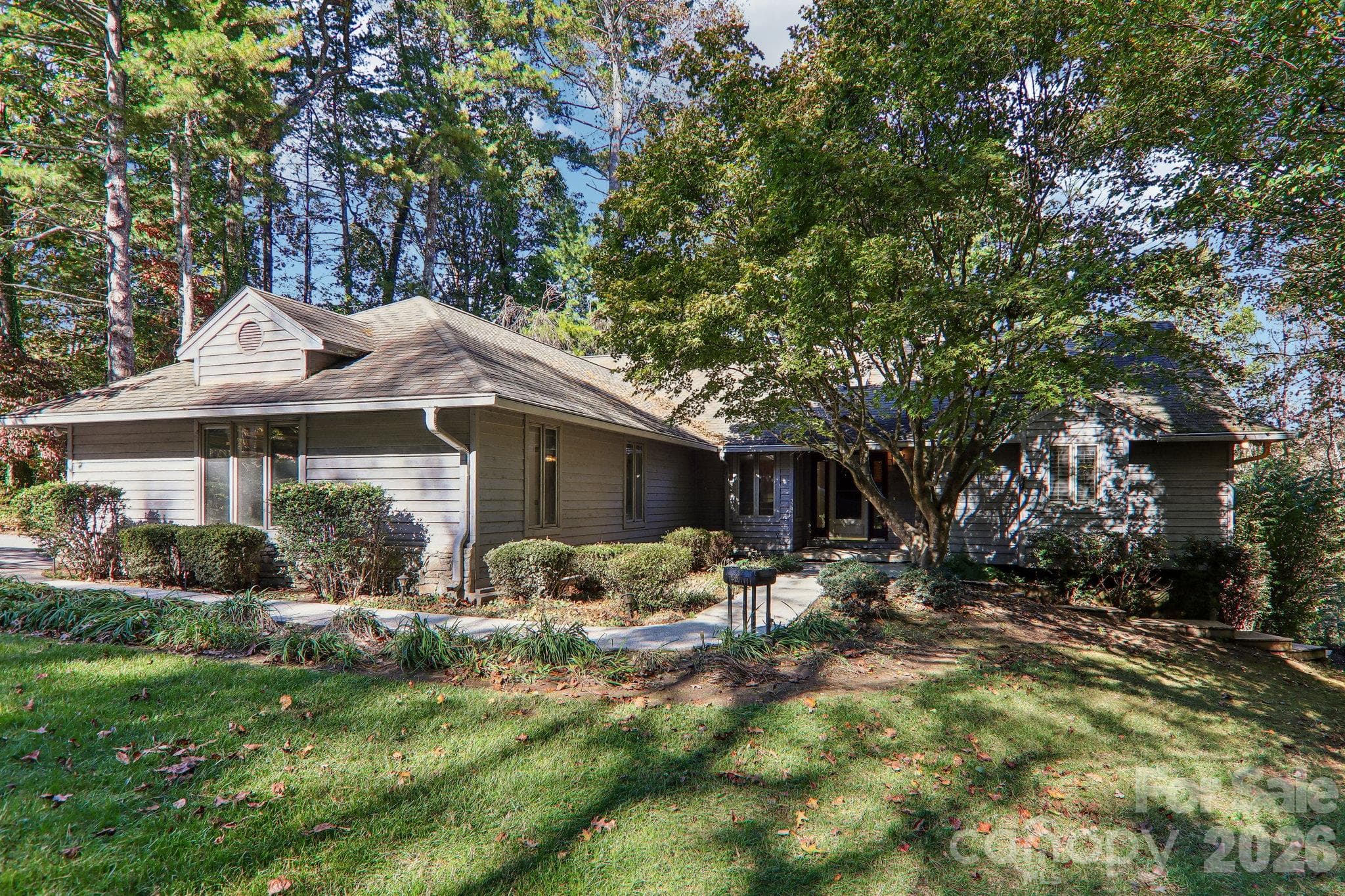 Single Family Residence at 108 Kenwood Drive, Hendersonville, photo 4 of 48