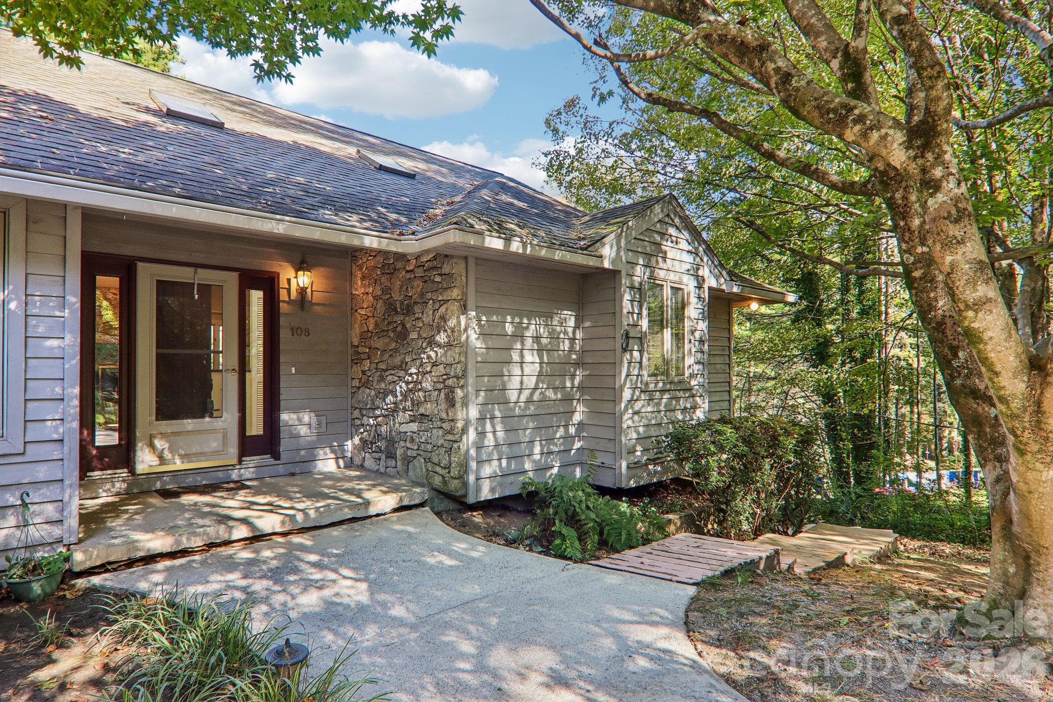 Single Family Residence at 108 Kenwood Drive, Hendersonville, photo 5 of 48