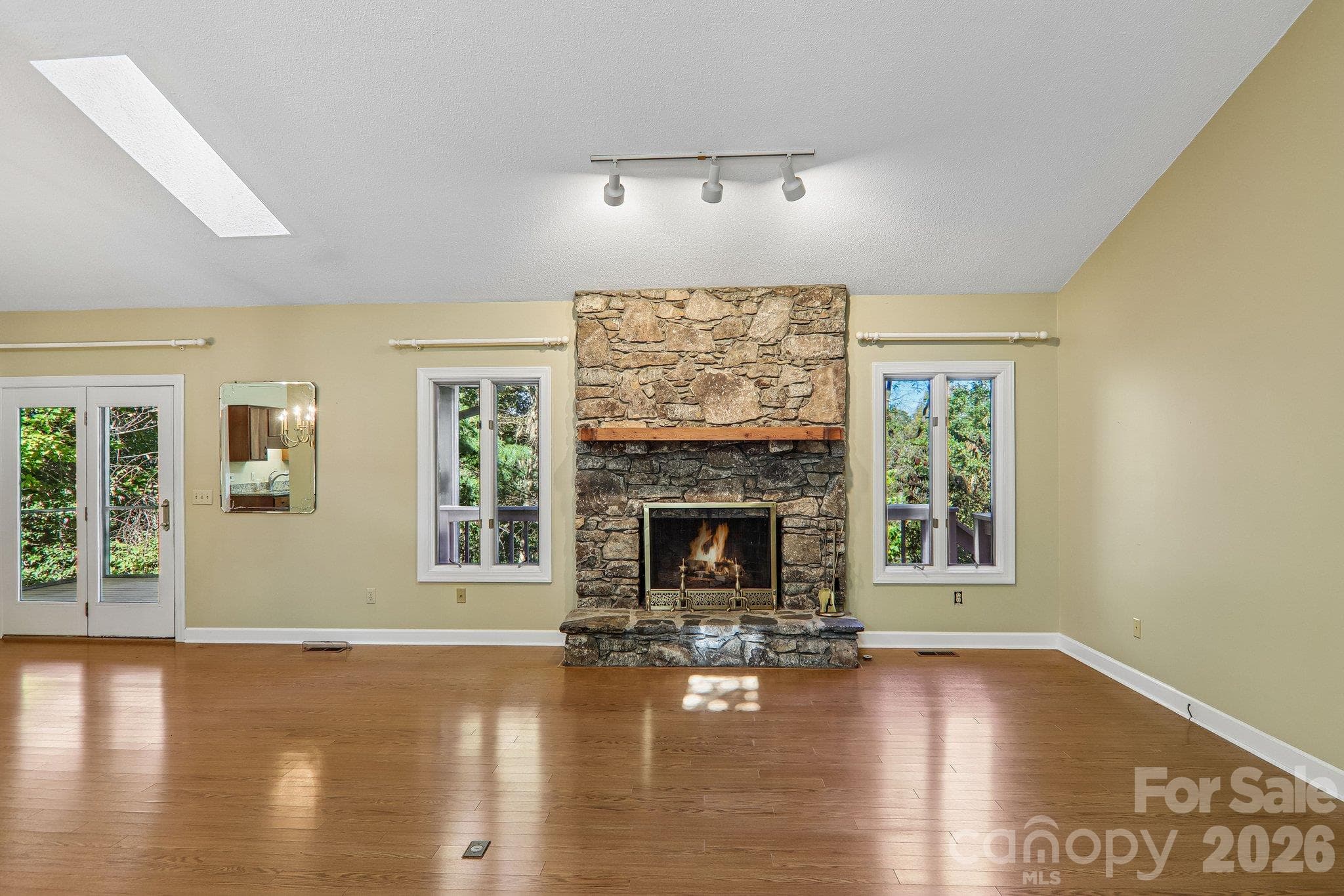 Single Family Residence at 108 Kenwood Drive, Hendersonville, photo 7 of 48