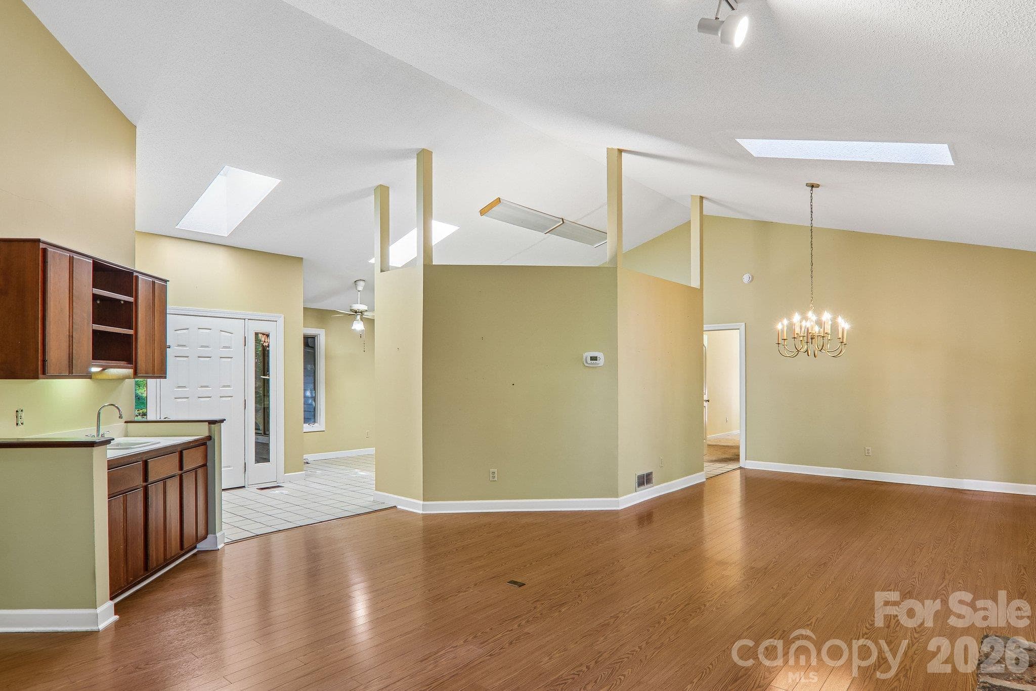 Single Family Residence at 108 Kenwood Drive, Hendersonville, photo 10 of 48