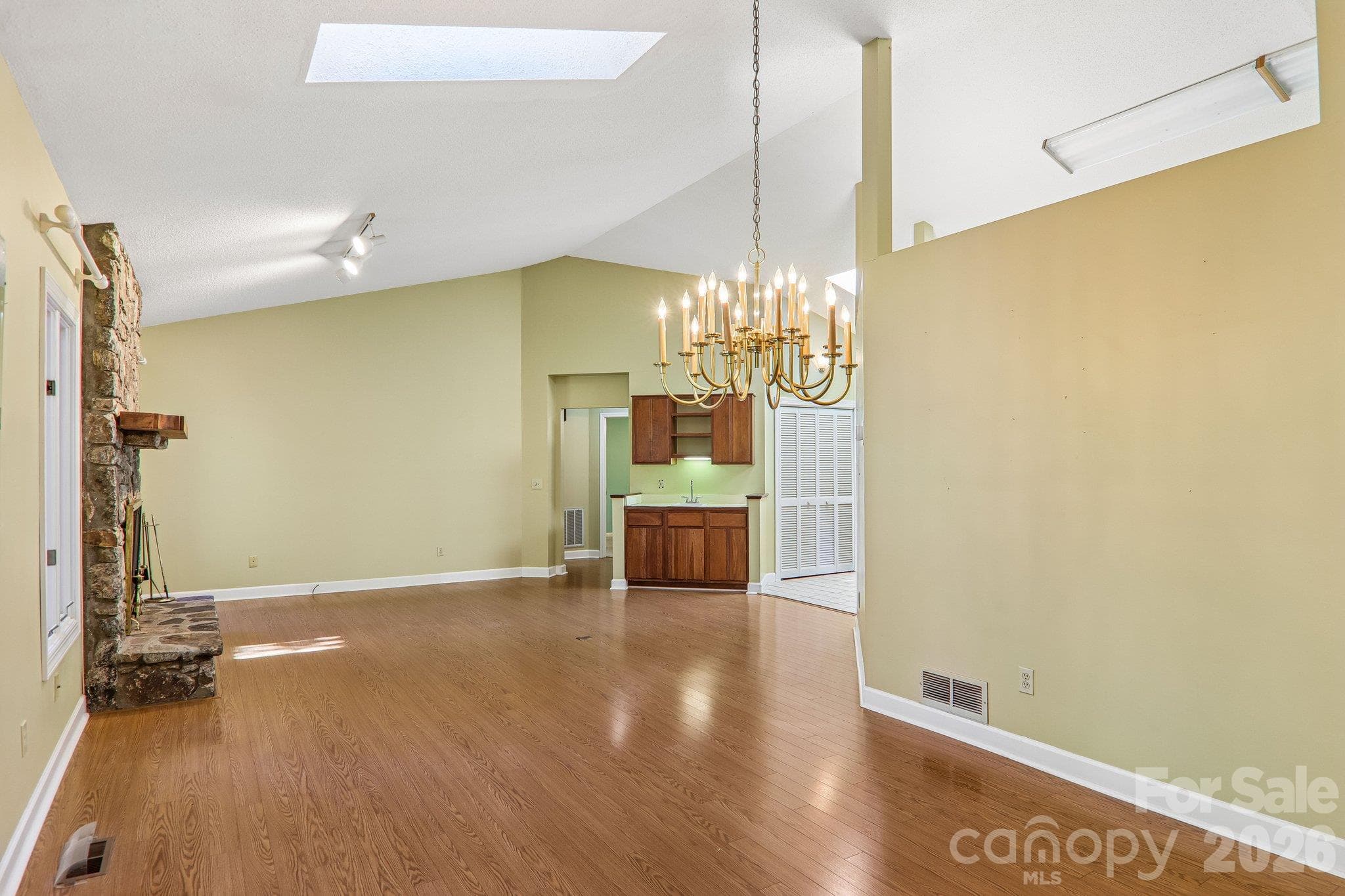 Single Family Residence at 108 Kenwood Drive, Hendersonville, photo 13 of 48