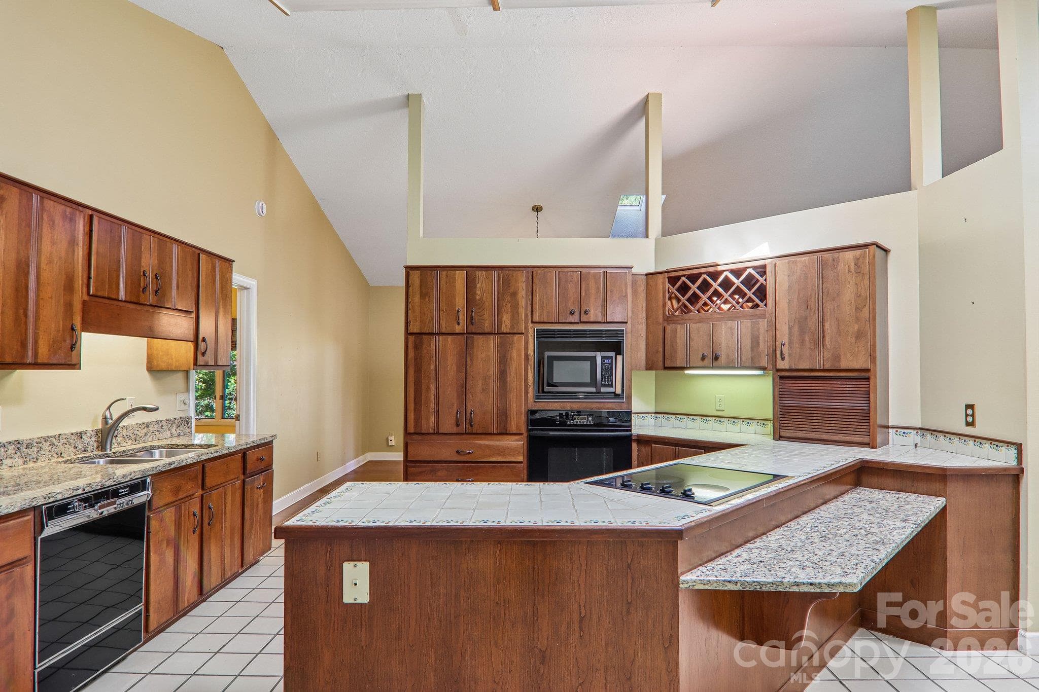 Single Family Residence at 108 Kenwood Drive, Hendersonville, photo 16 of 48