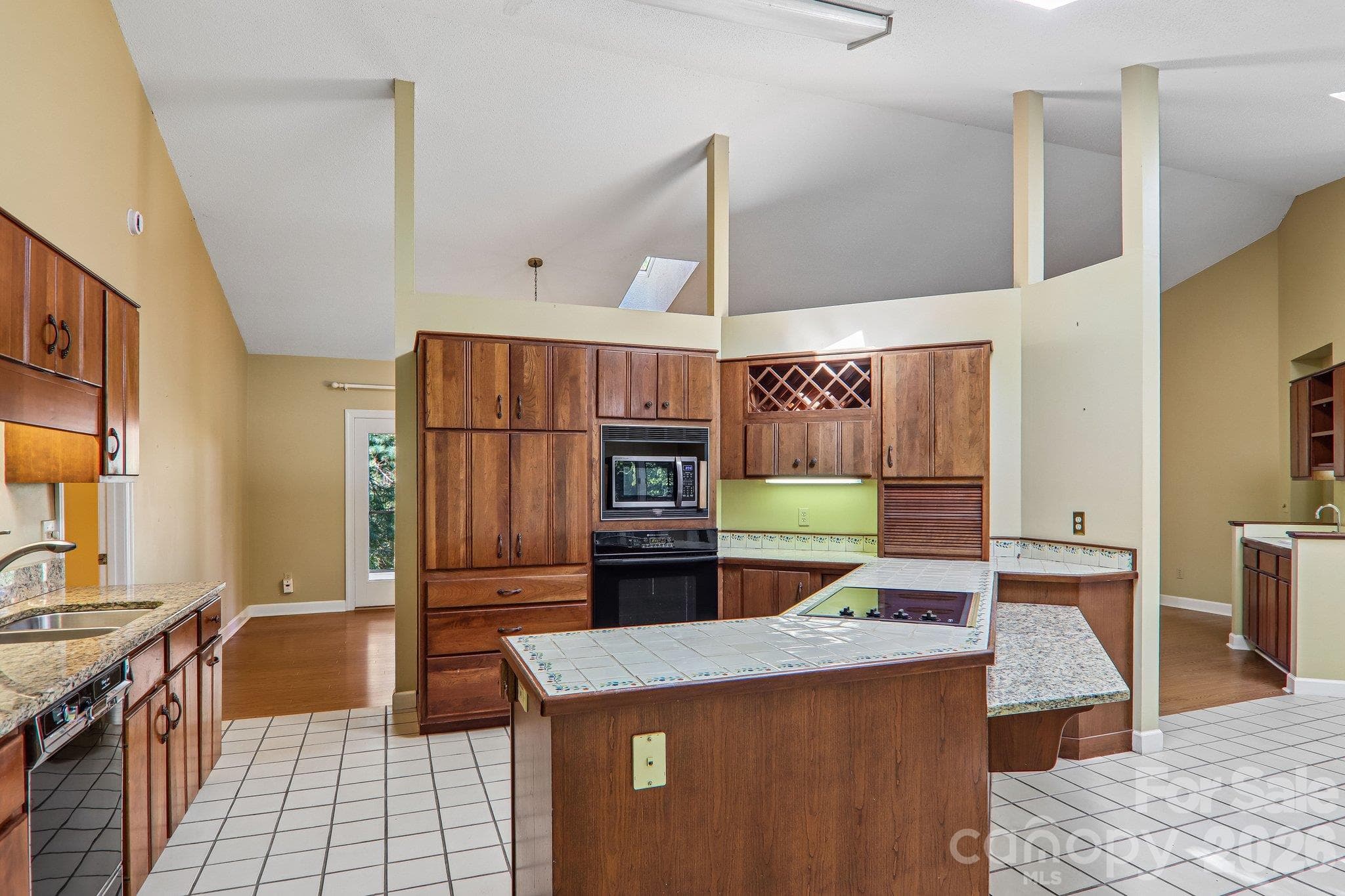 Single Family Residence at 108 Kenwood Drive, Hendersonville, photo 17 of 48