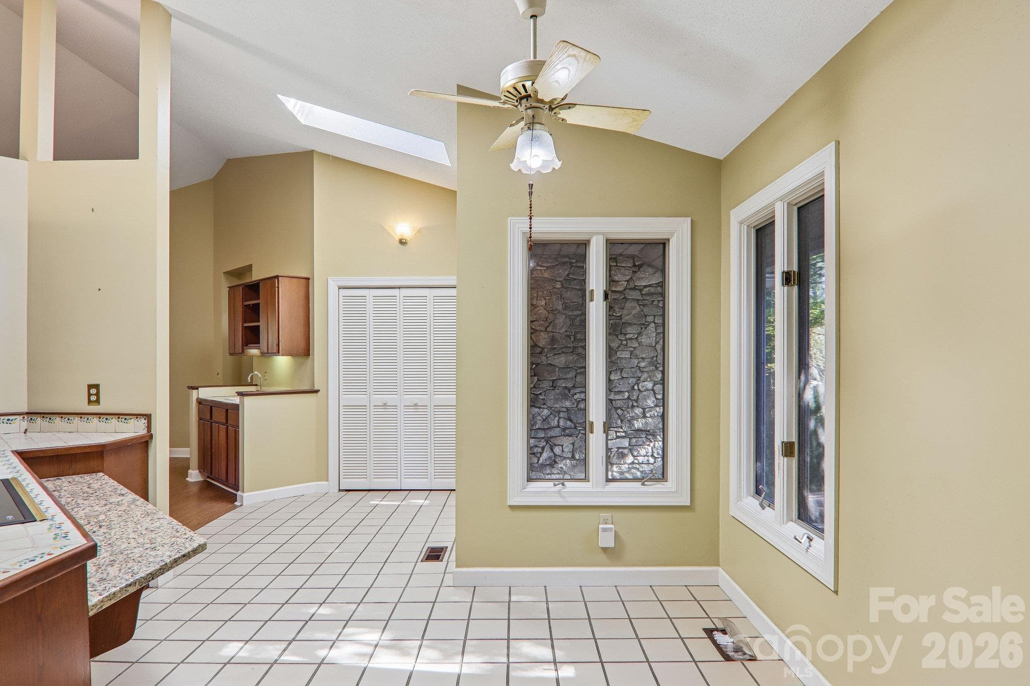 Single Family Residence at 108 Kenwood Drive, Hendersonville, photo 18 of 48
