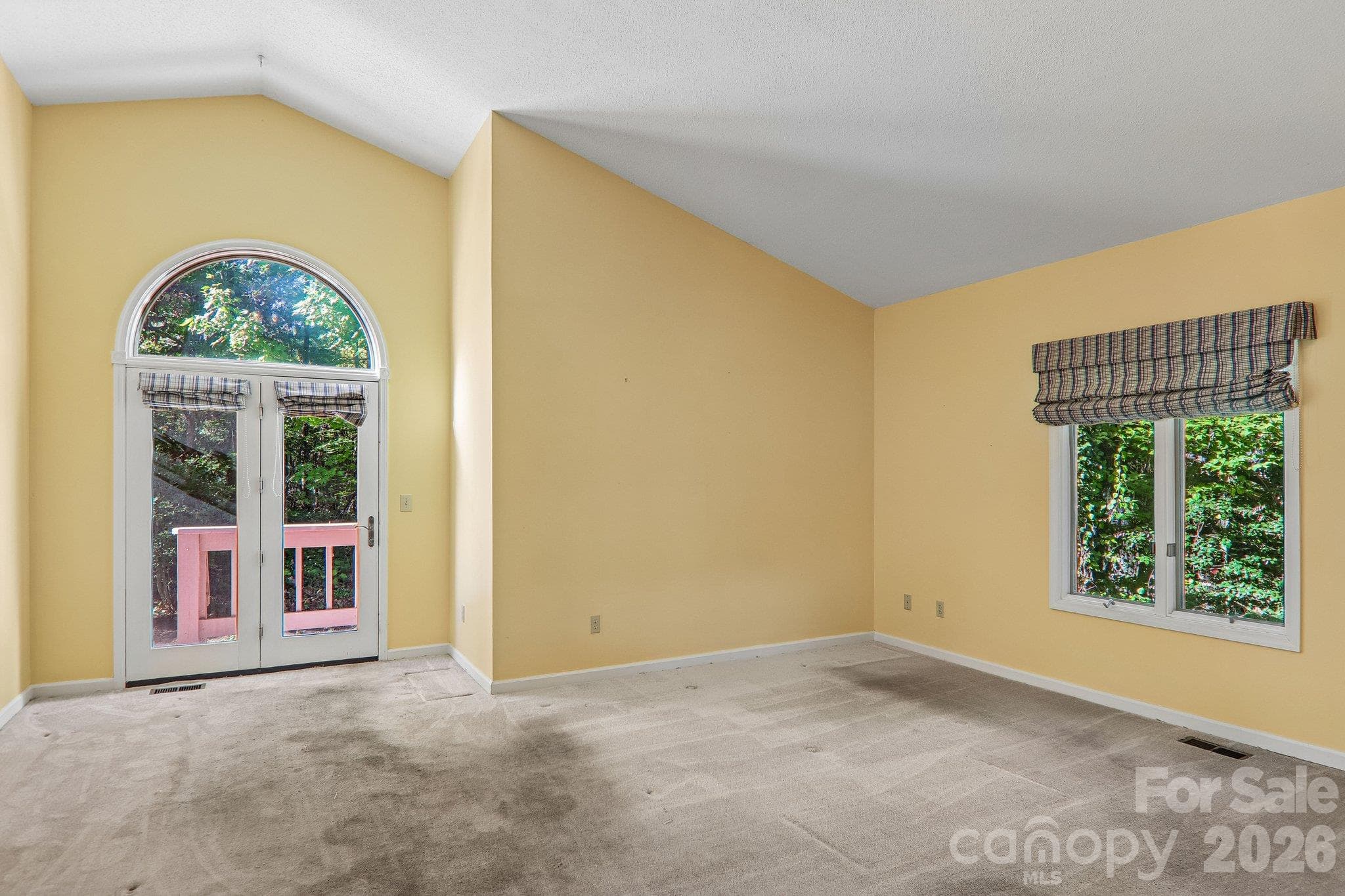 Primary Bedroom w/ ensuite - 108 Kenwood Drive, Hendersonville