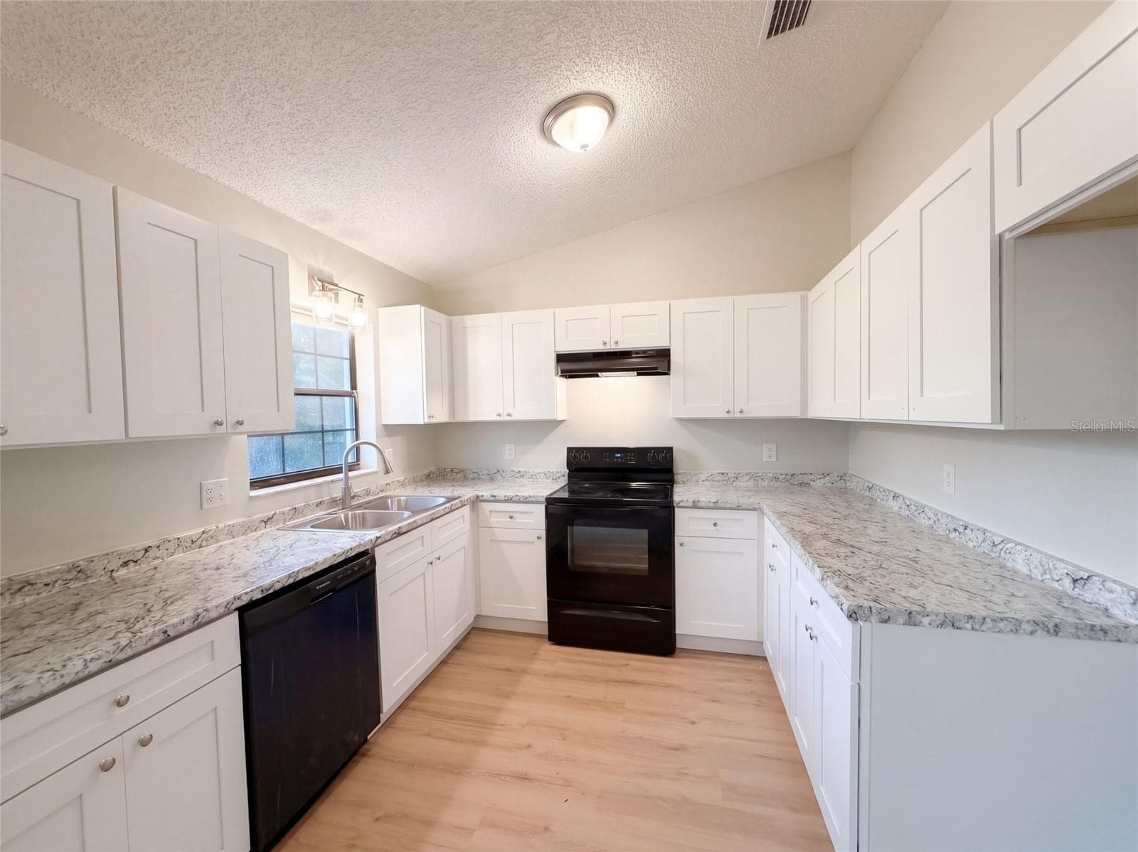 Single Family Residence at 3 EMERALD TRAIL PL, OCALA, photo 2 of 18