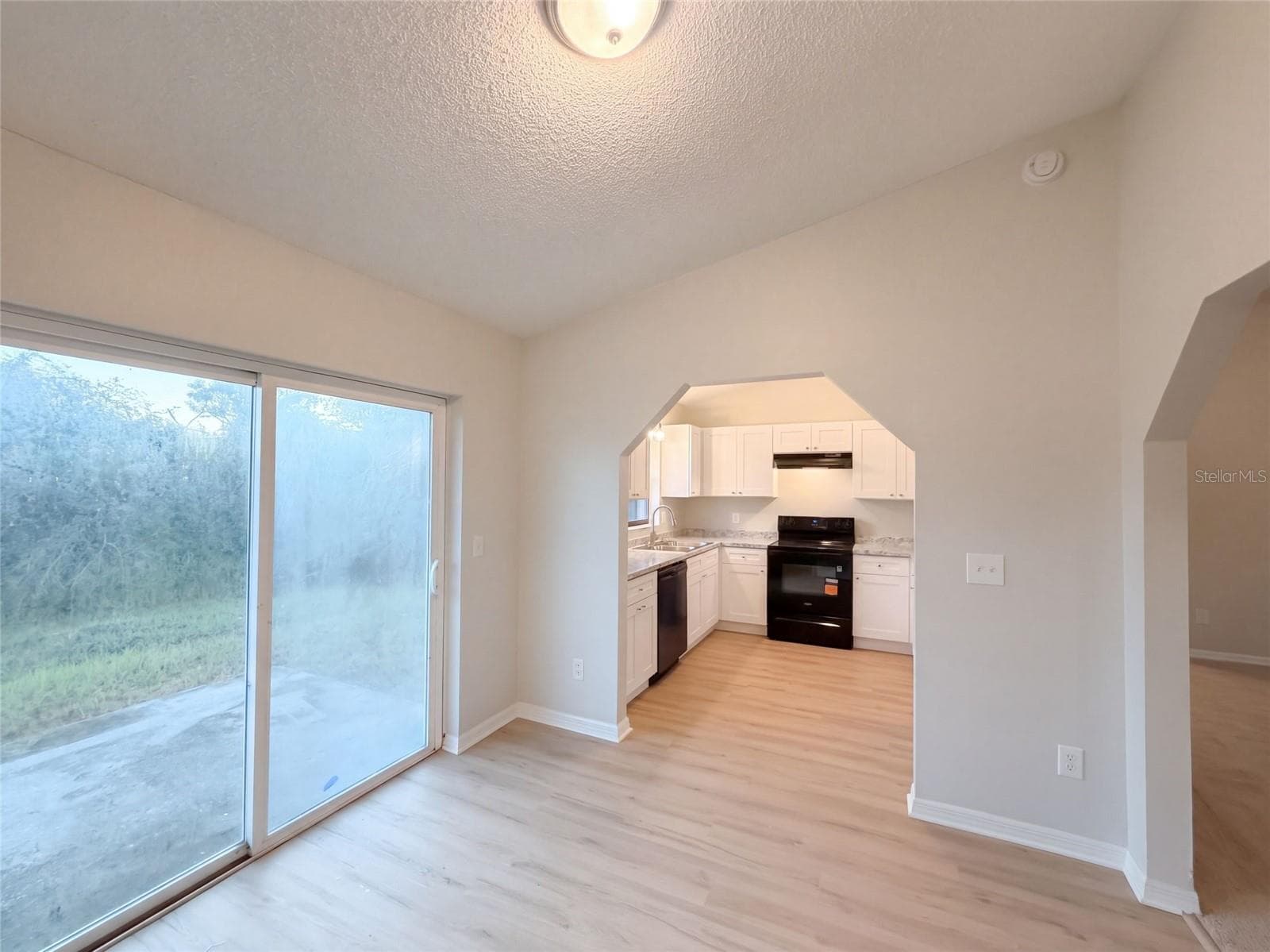 Single Family Residence at 3 EMERALD TRAIL PL, OCALA, photo 6 of 18