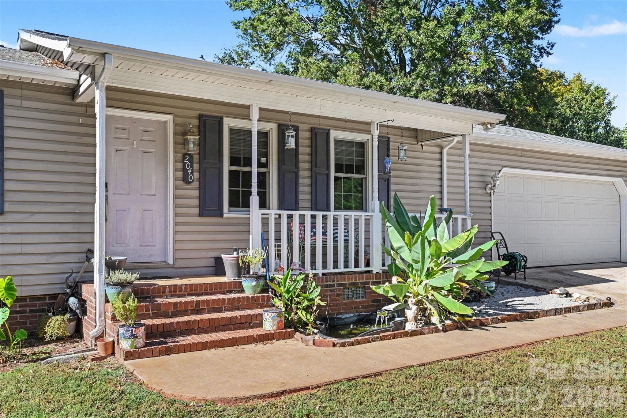 Comfortable fromt porch - 2040 Providence Church Road, Salisbury