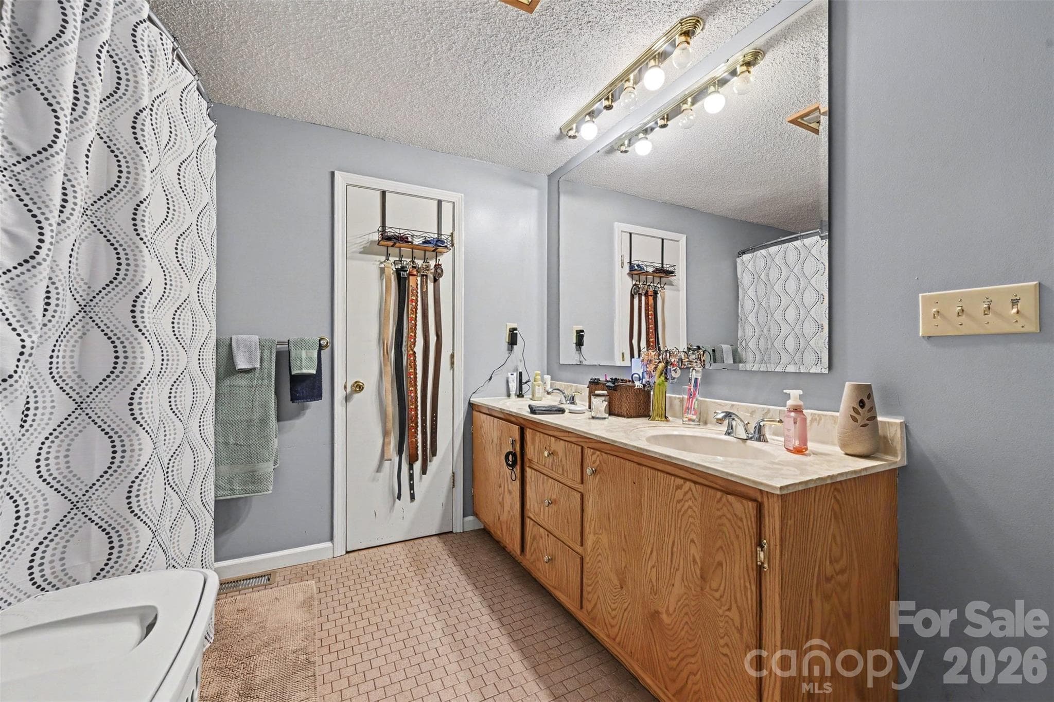 Master with ensuite bath 2 - 2040 Providence Church Road, Salisbury