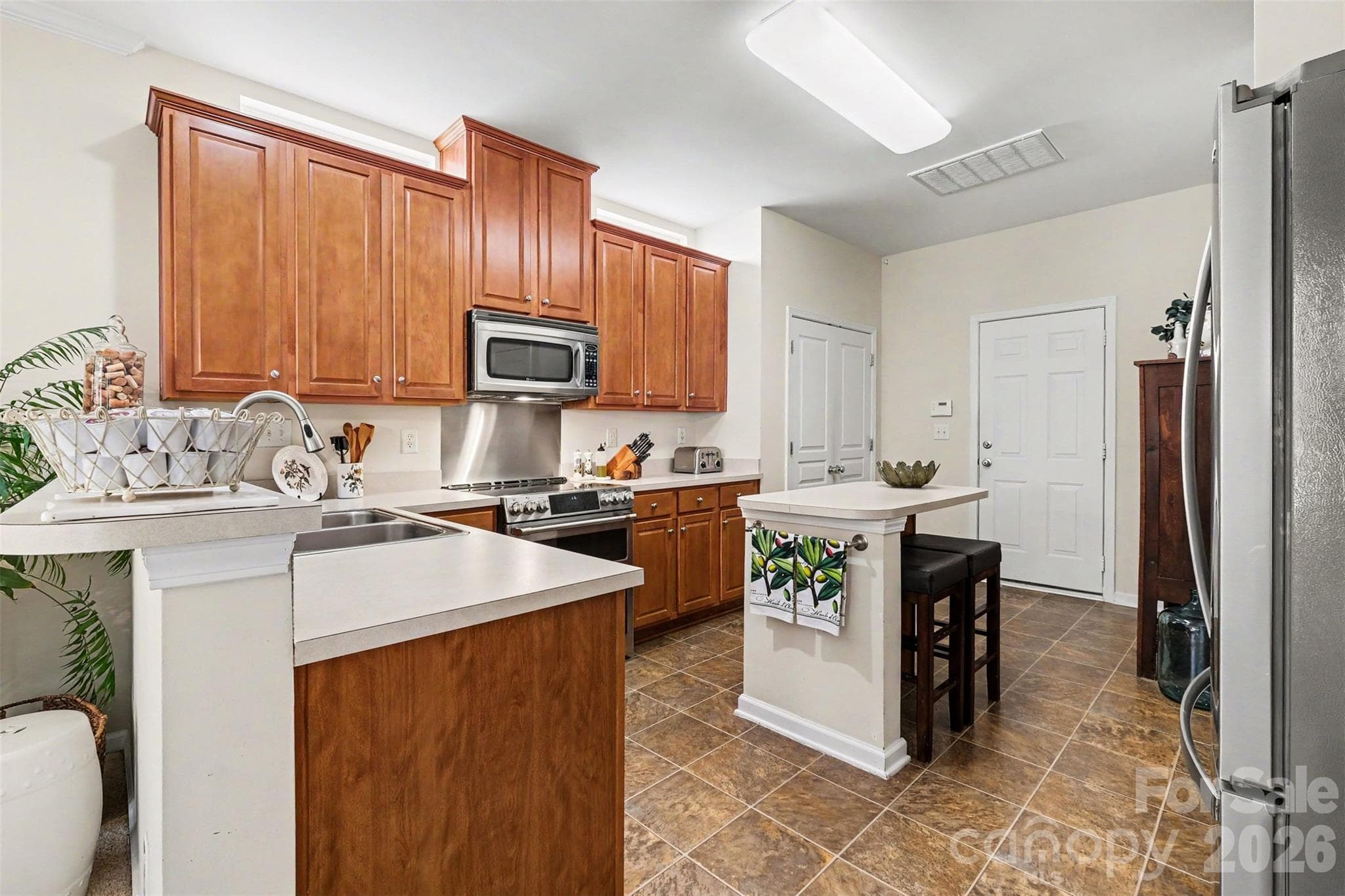 Single Family Residence at 1727 Crabapple Tree Lane, Charlotte, photo 10 of 40