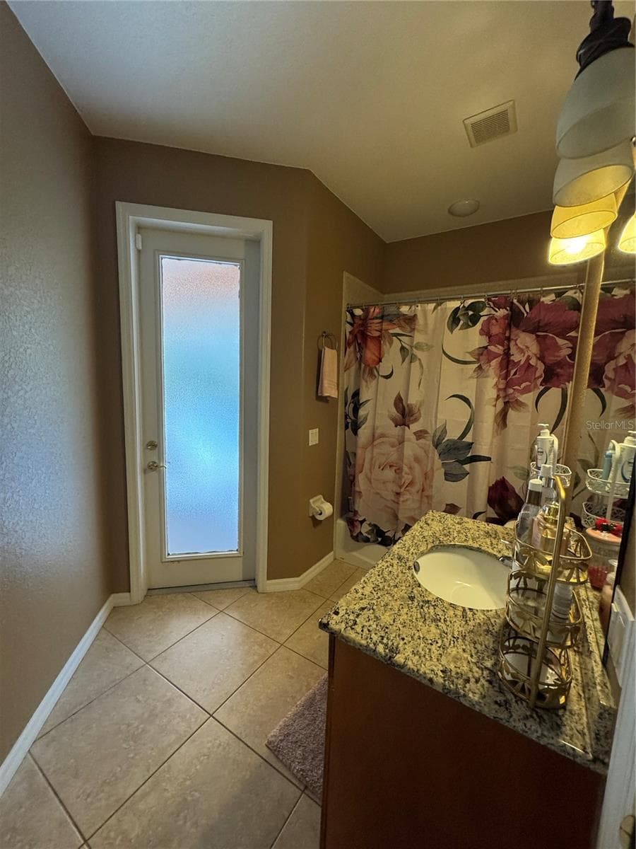 Single Family Residence at OAK FORD GOLF CLUB, SARASOTA, photo 23 of 30