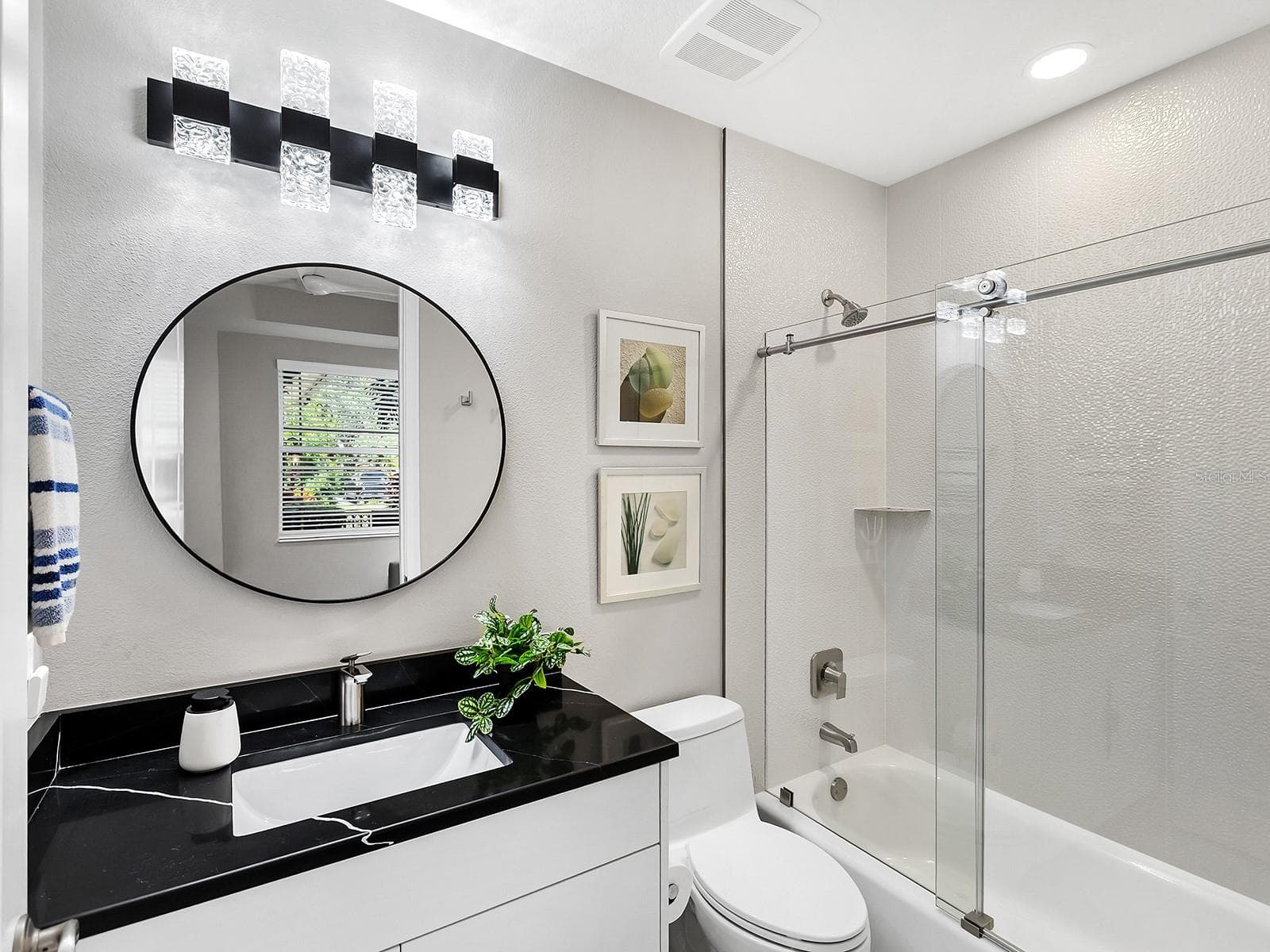 Guest EnSuite Bathroom #2 - 6527 MOORINGS POINT CIR #101, LAKEWOOD RANCH