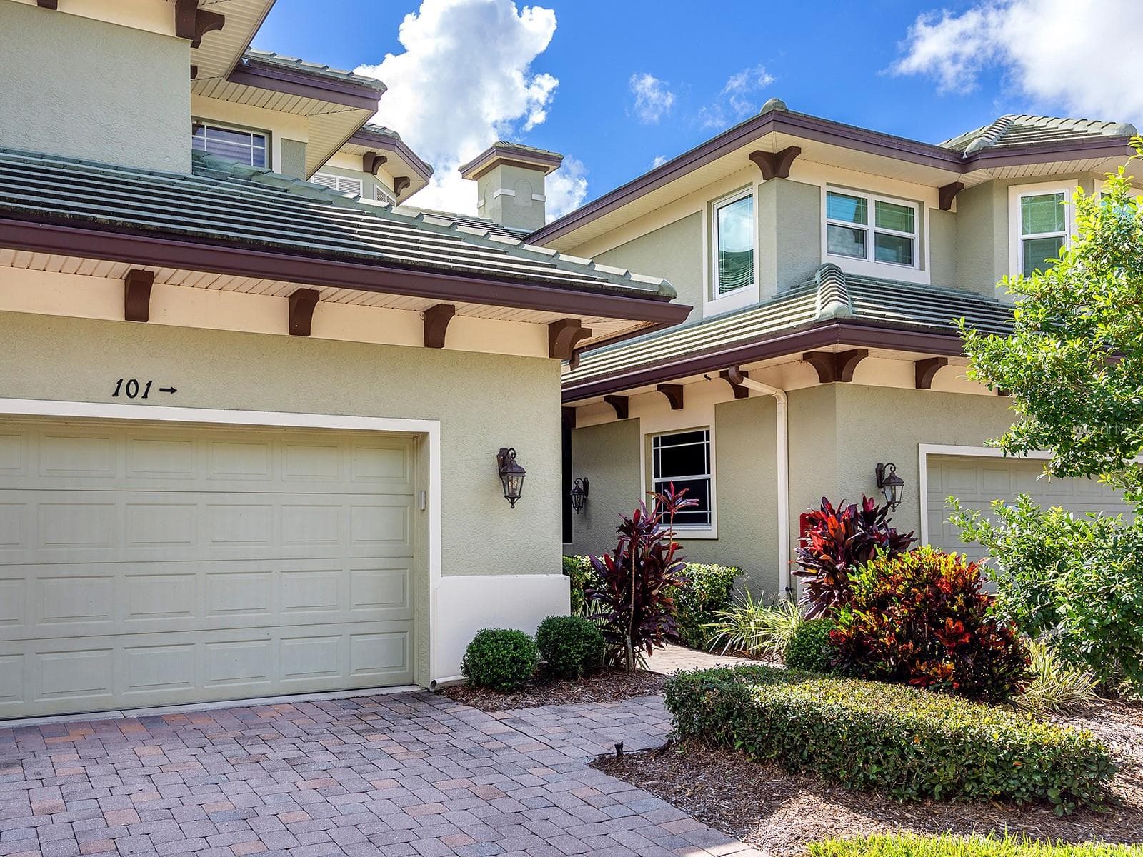 Attached 2-Car Garage - 6527 MOORINGS POINT CIR #101, LAKEWOOD RANCH