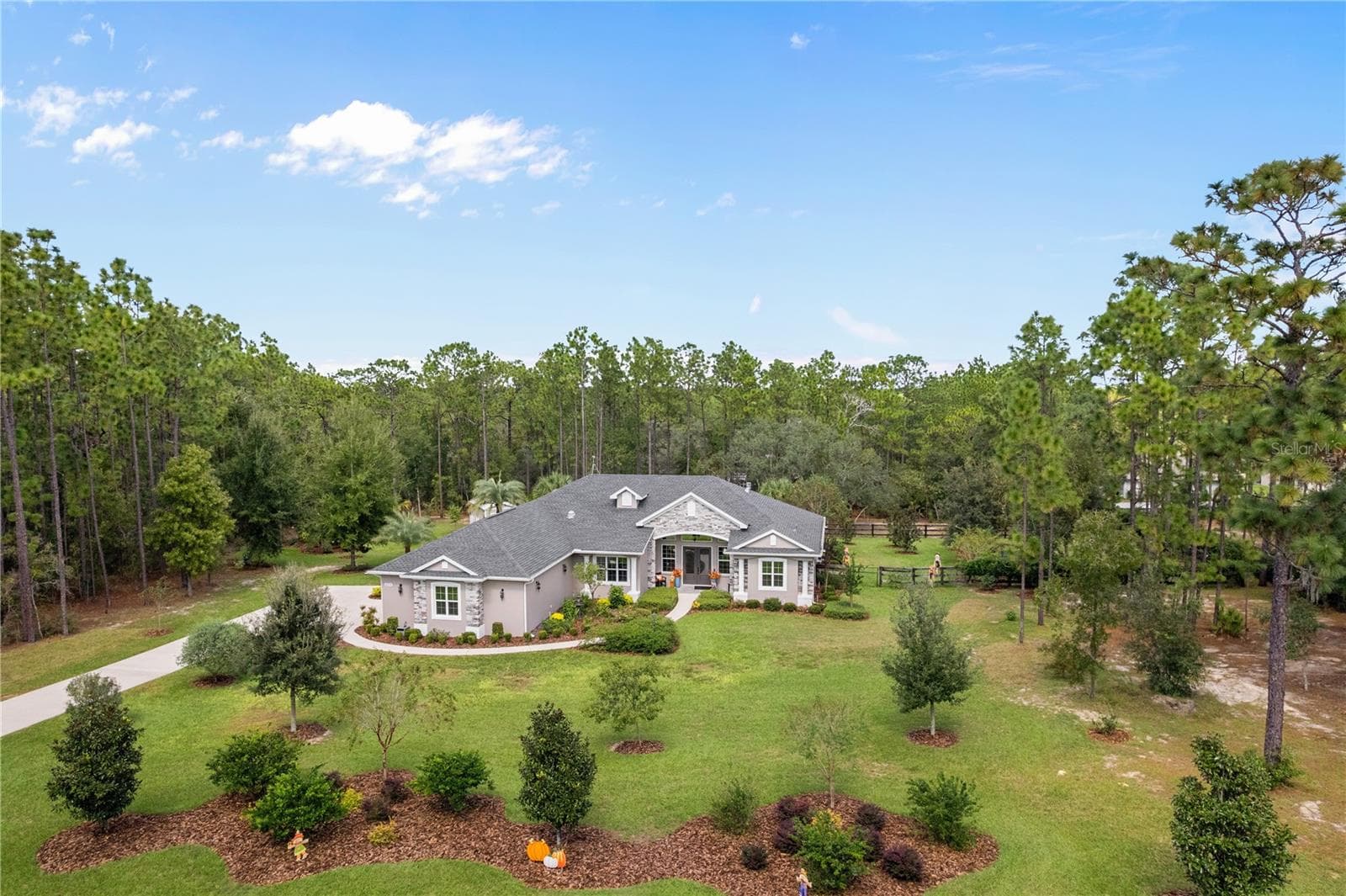 4554 N PERRY DR