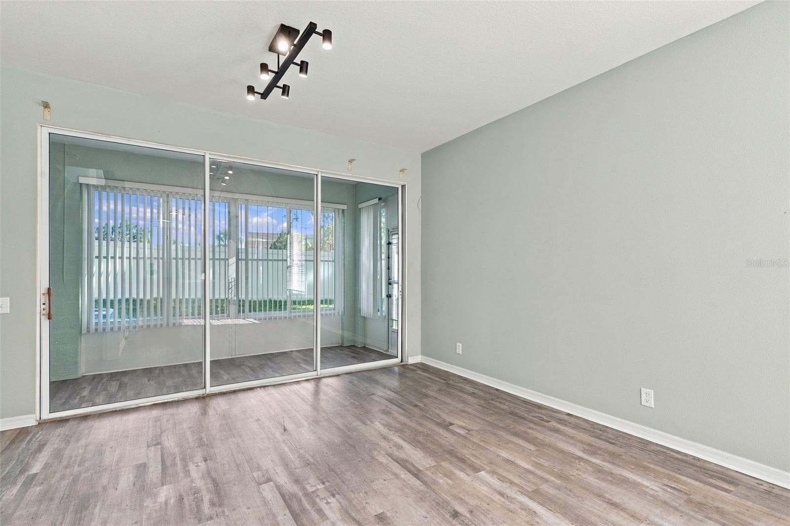 Living Room - 2555 NEWBERN DR, CLEARWATER