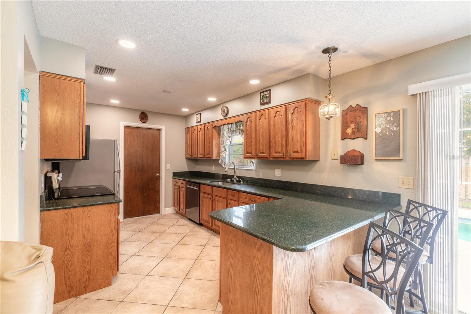 Single Family Residence at 47 MAYFIELD CIR, ORMOND BEACH, photo 3 of 42