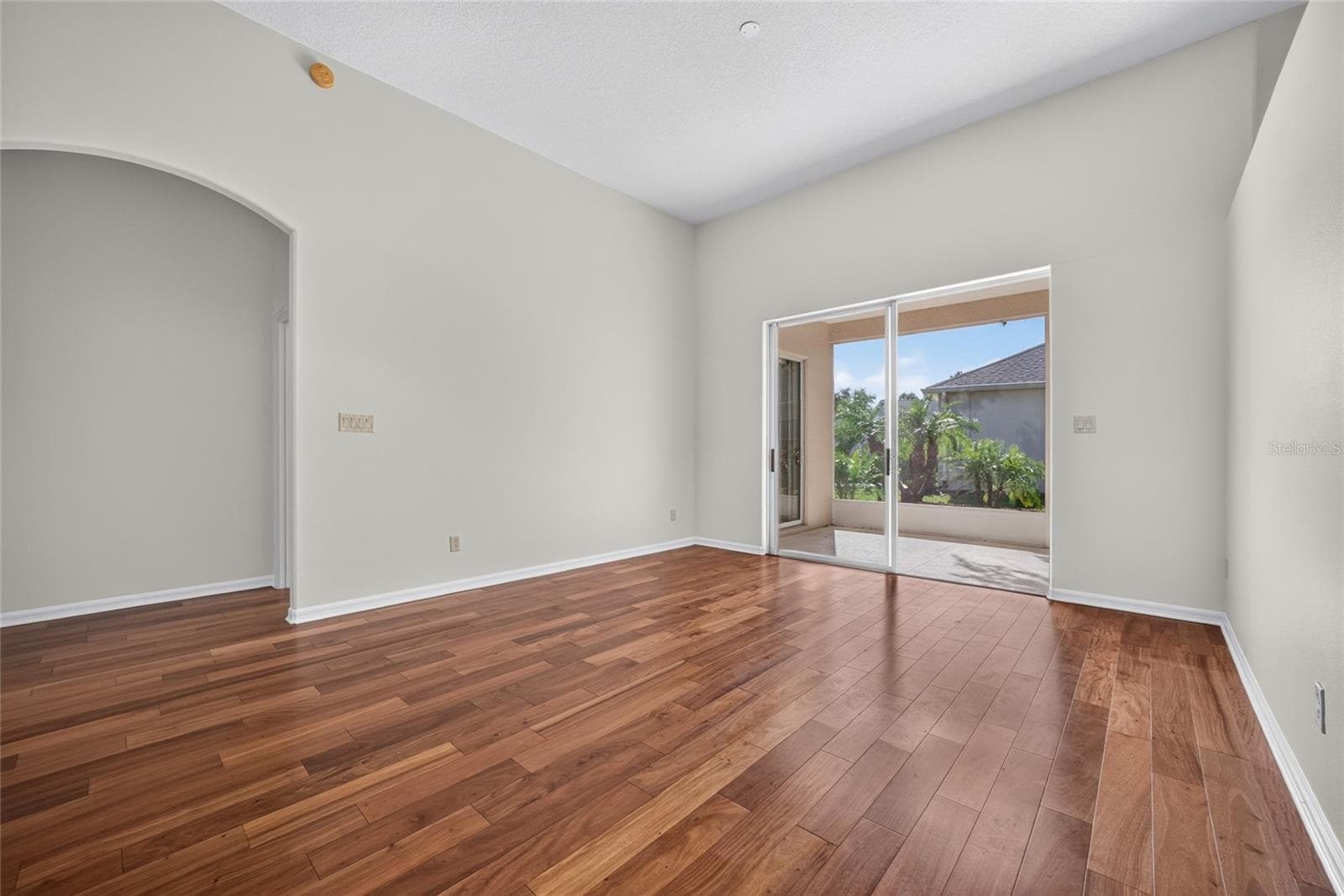 LIVINGROOM THRU TO LANAI - 24151 BELLE MEDE DR, LEESBURG