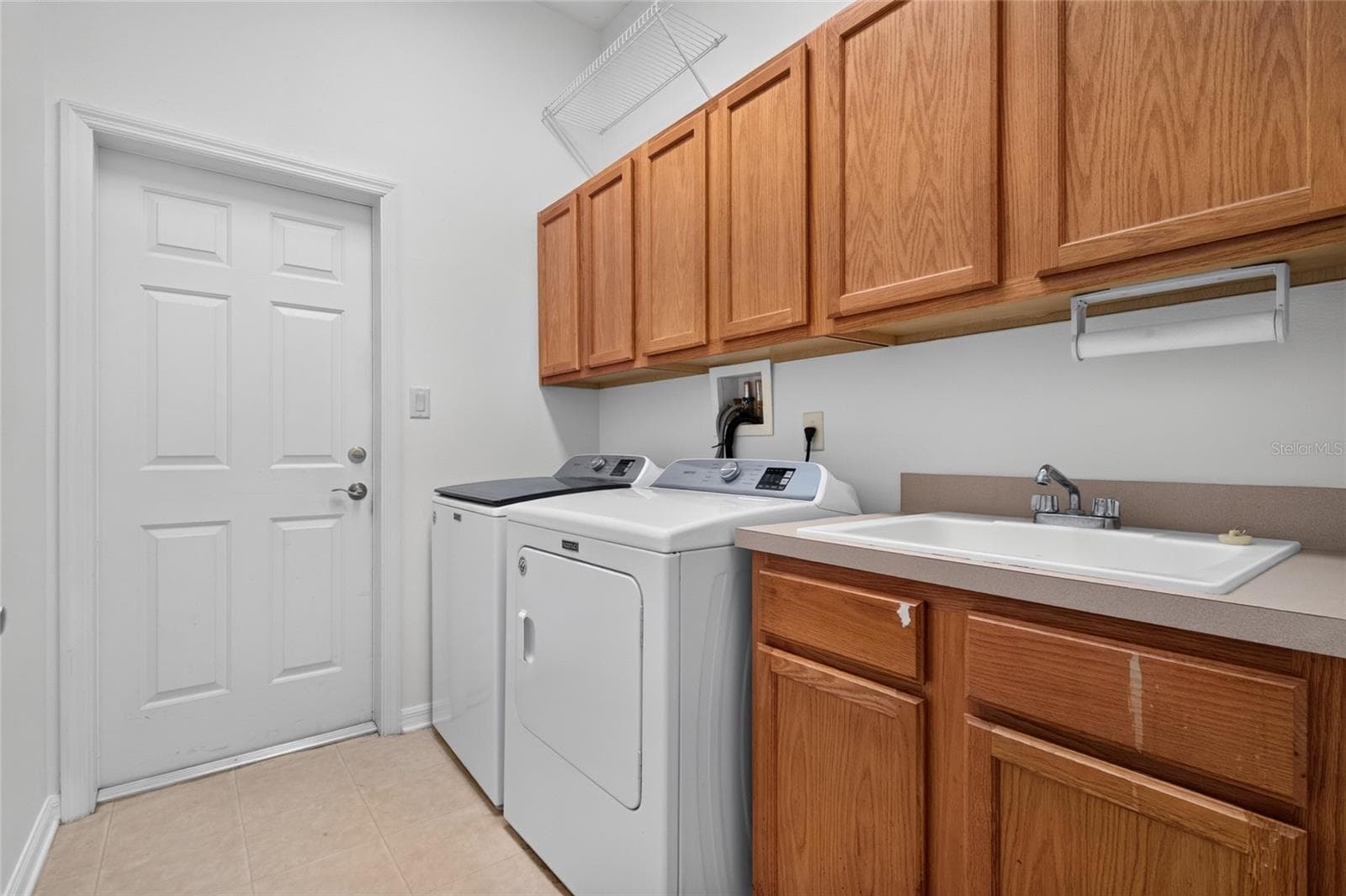LAUNDTY ROOM WITH WASH SINK AND CABINETS - 24151 BELLE MEDE DR, LEESBURG