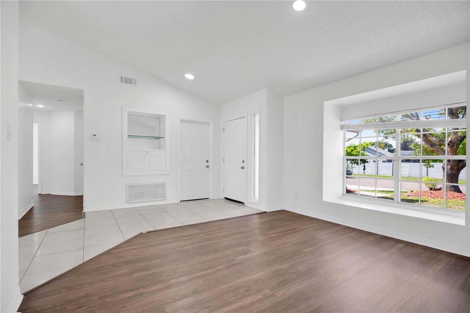 Single Family Residence at 1056 CONDOR PL, WINTER SPRINGS, photo 6 of 32