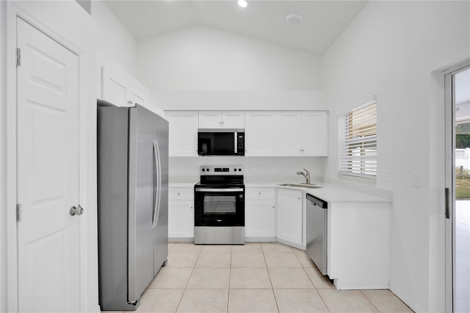 Single Family Residence at 1056 CONDOR PL, WINTER SPRINGS, photo 9 of 32