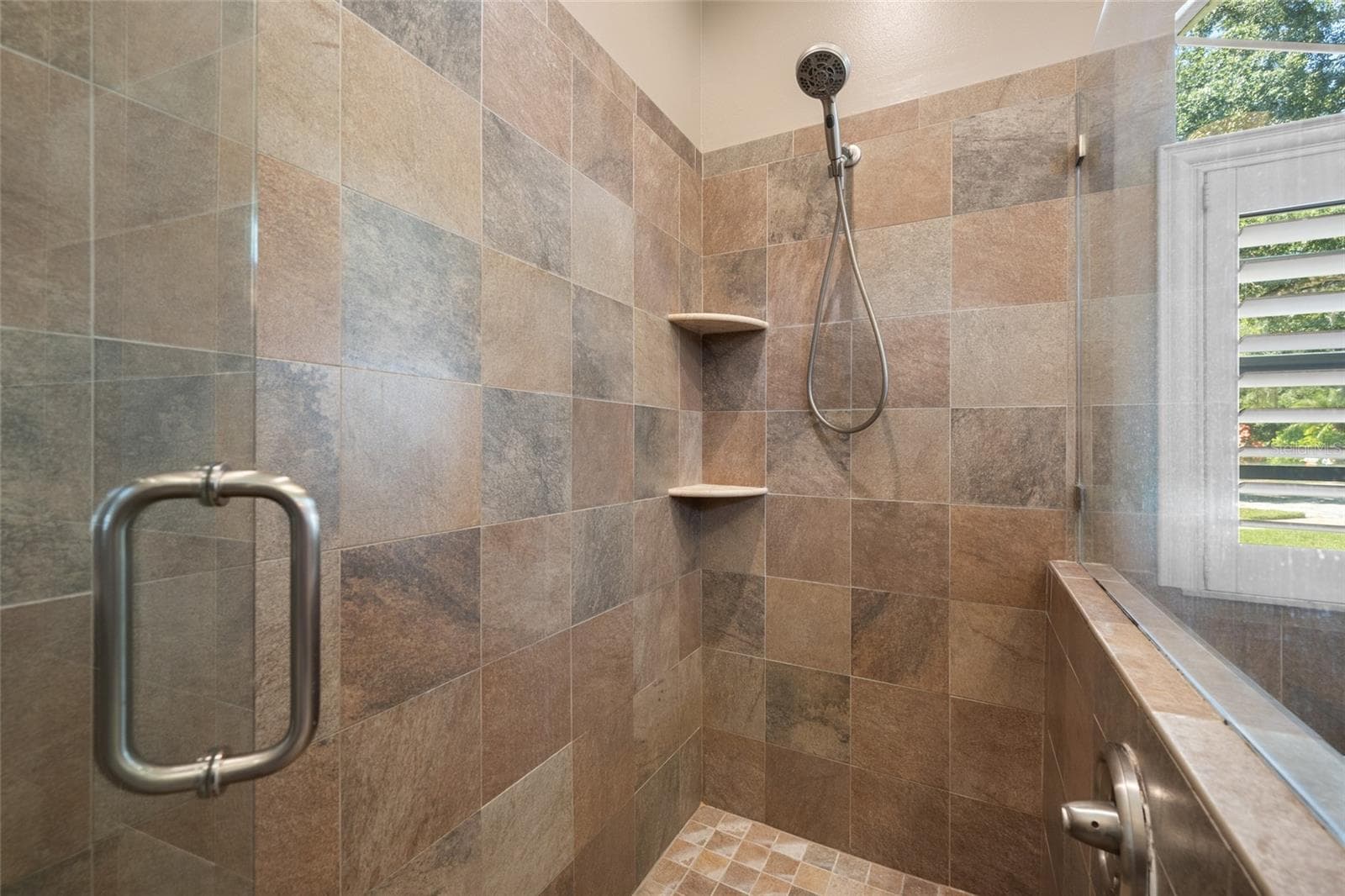 Walk-In Shower - 1648 WOODRIDGE CT, LUTZ