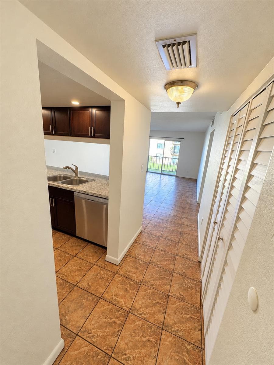 Entry Hallway - 5820 N CHURCH AVE #251, TAMPA