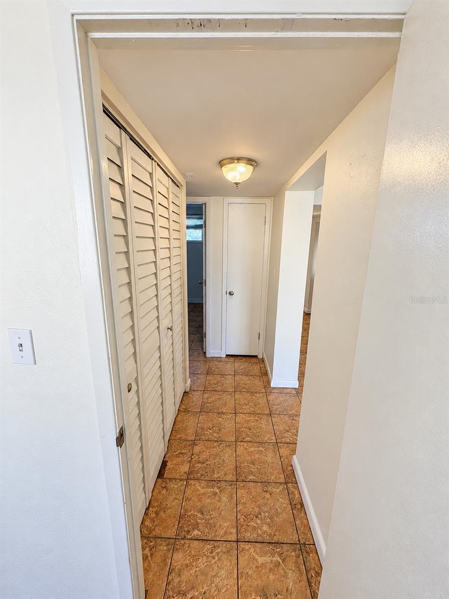hallway - 5820 N CHURCH AVE #251, TAMPA