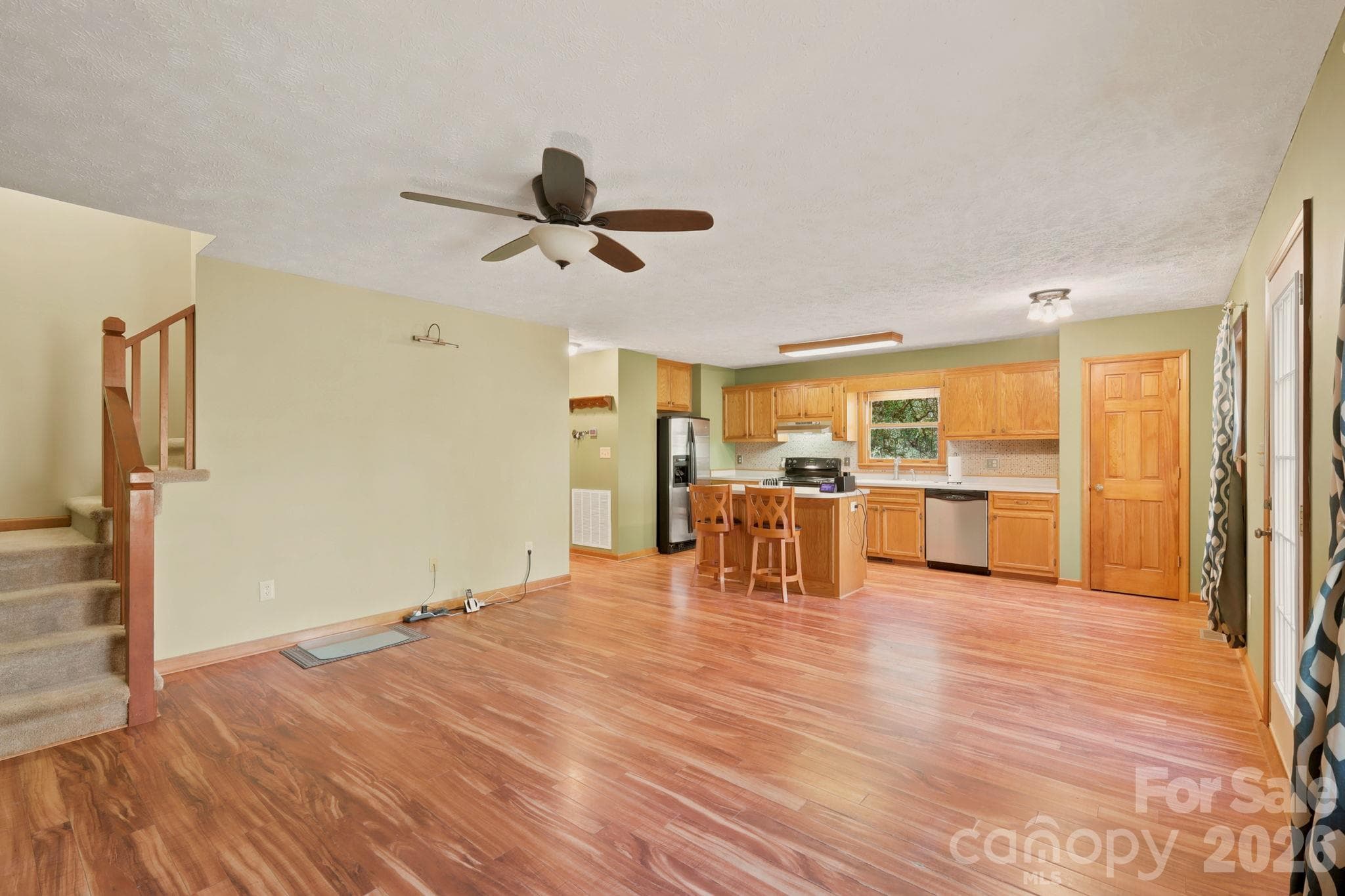 Living Room/ Kitchen - 610 Alpine Way, Todd