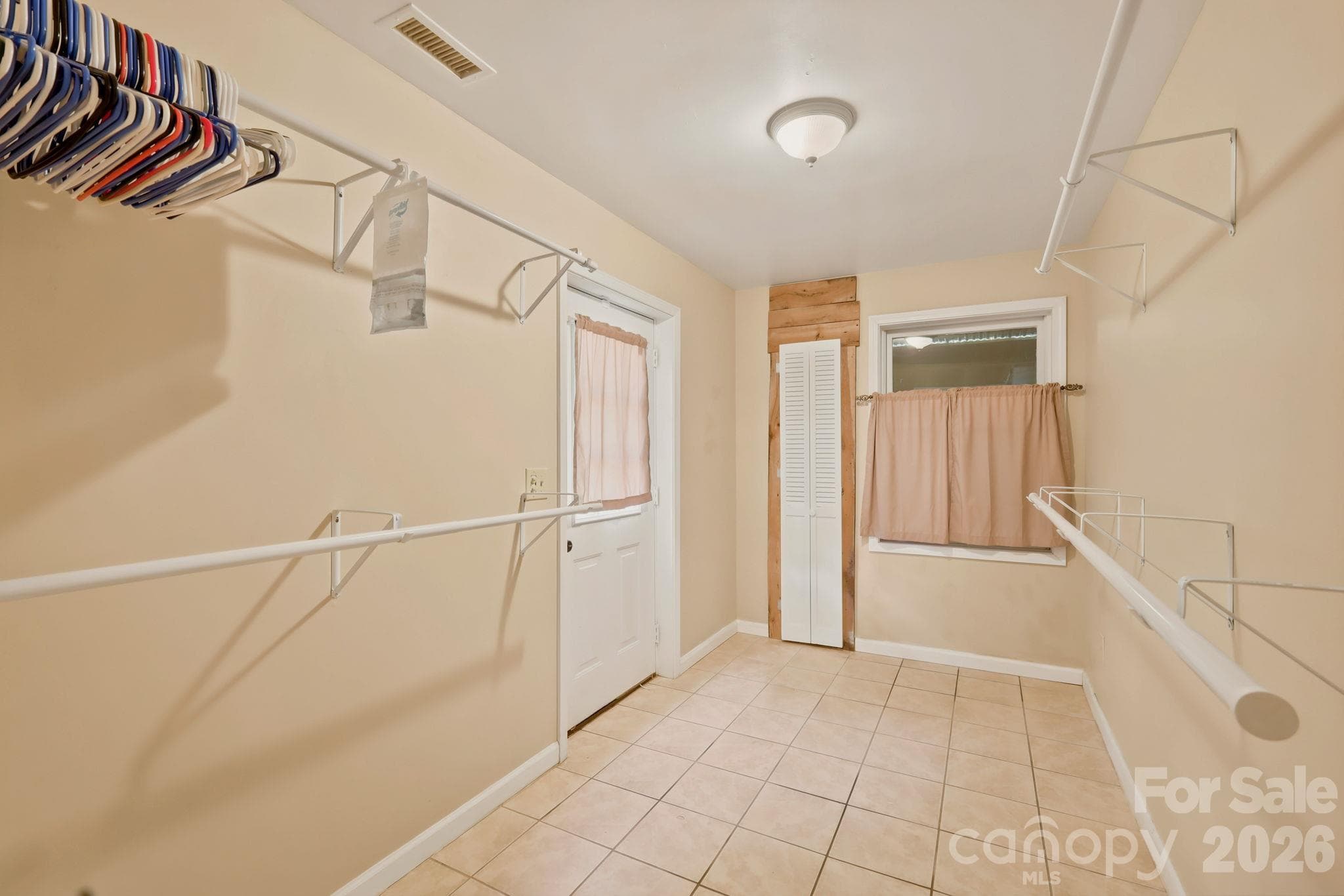 Basement Mudroom - 610 Alpine Way, Todd