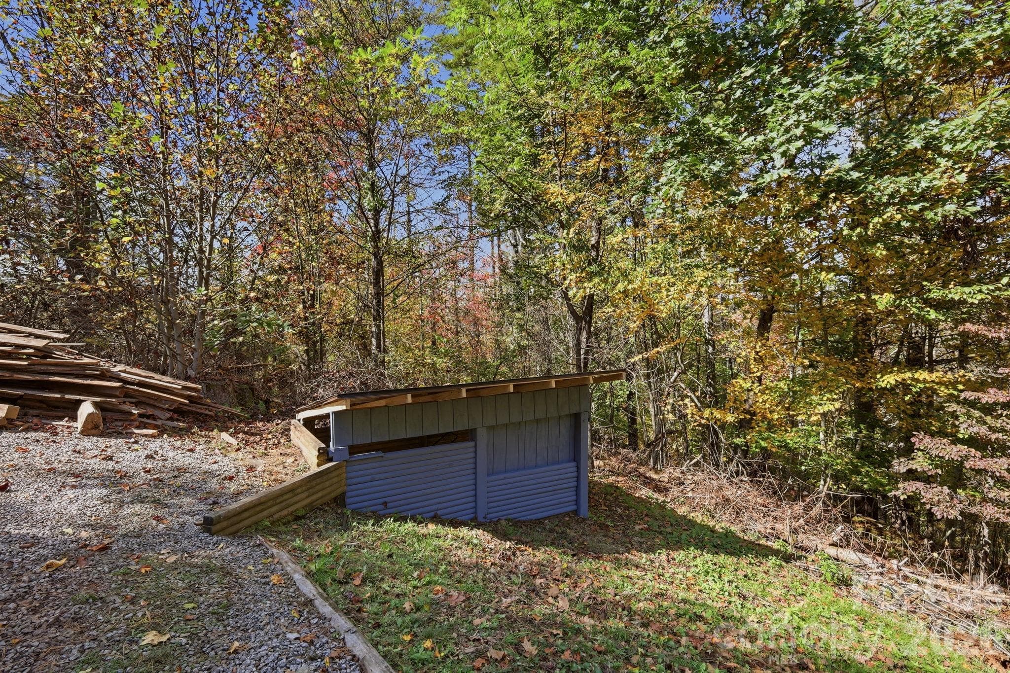 Driveway with Storage Shed - 610 Alpine Way, Todd