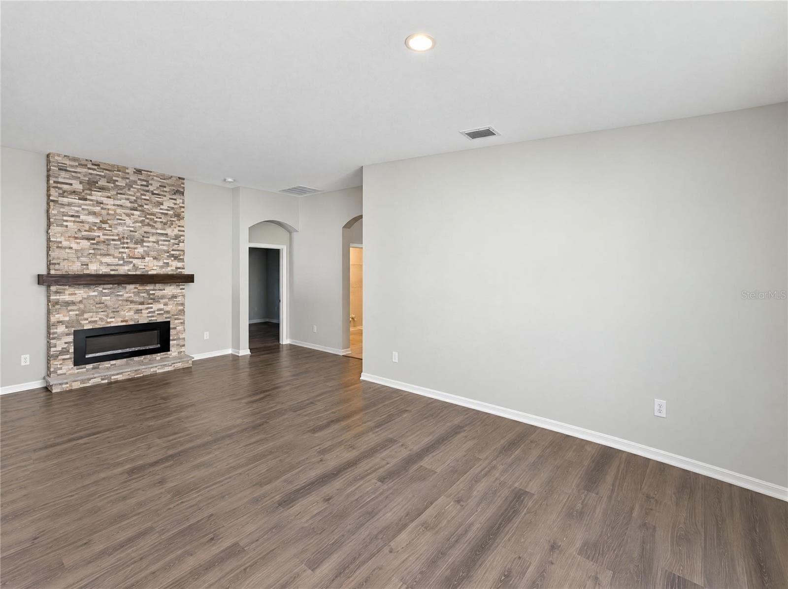 Single Family Residence at 14337 SALTBY PL, SPRING HILL, photo 8 of 29