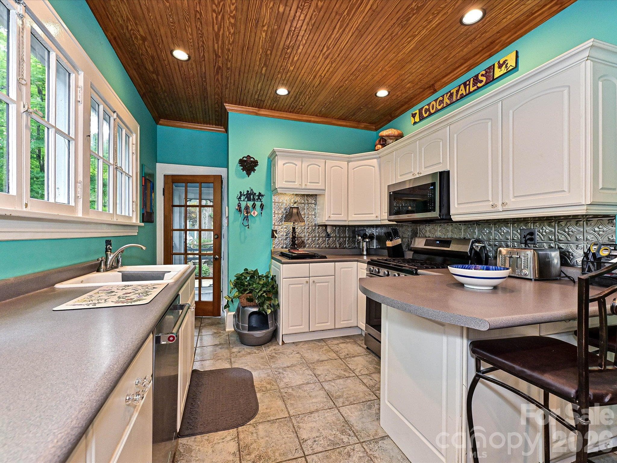 Single Family Residence at 1532 The Plaza, Charlotte, photo 13 of 37