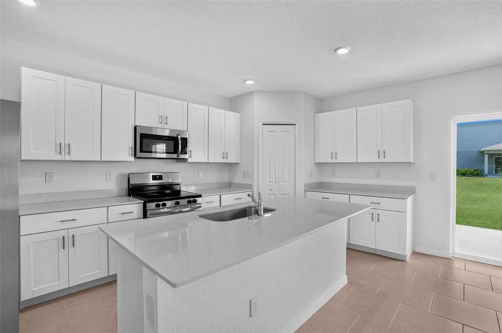 Single Family Residence at 3616 AMBERSWEET XING, PARRISH, photo 15 of 37