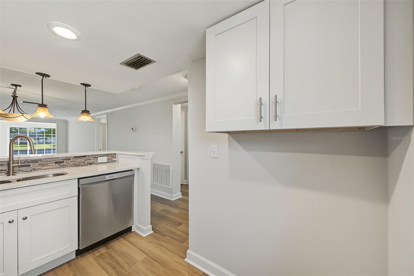 3 Pendant Lights - 4364 SUMMERSUN DR, NEW PORT RICHEY