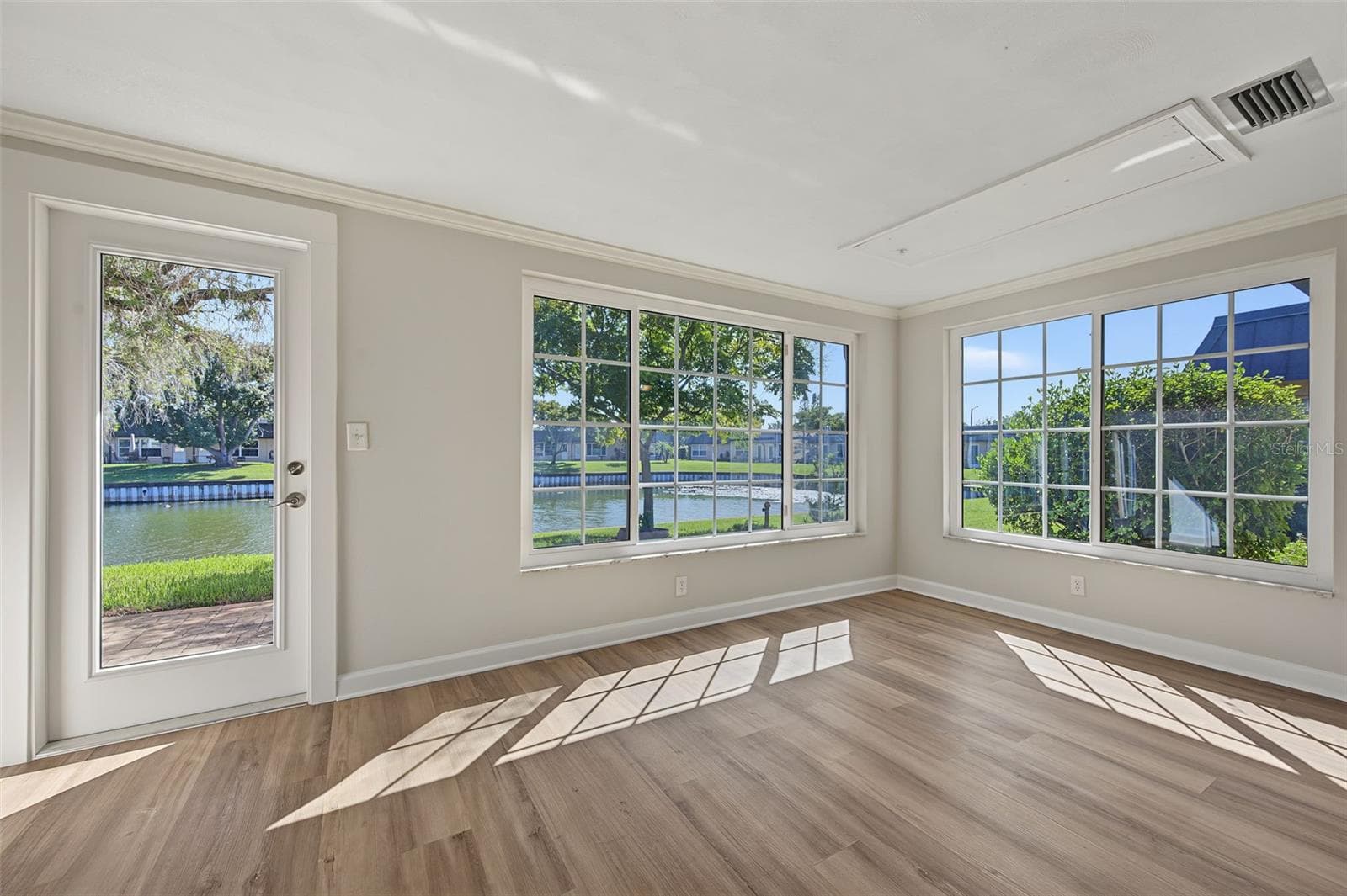 Florida Room - View of the common area pond - 4364 SUMMERSUN DR, NEW PORT RICHEY