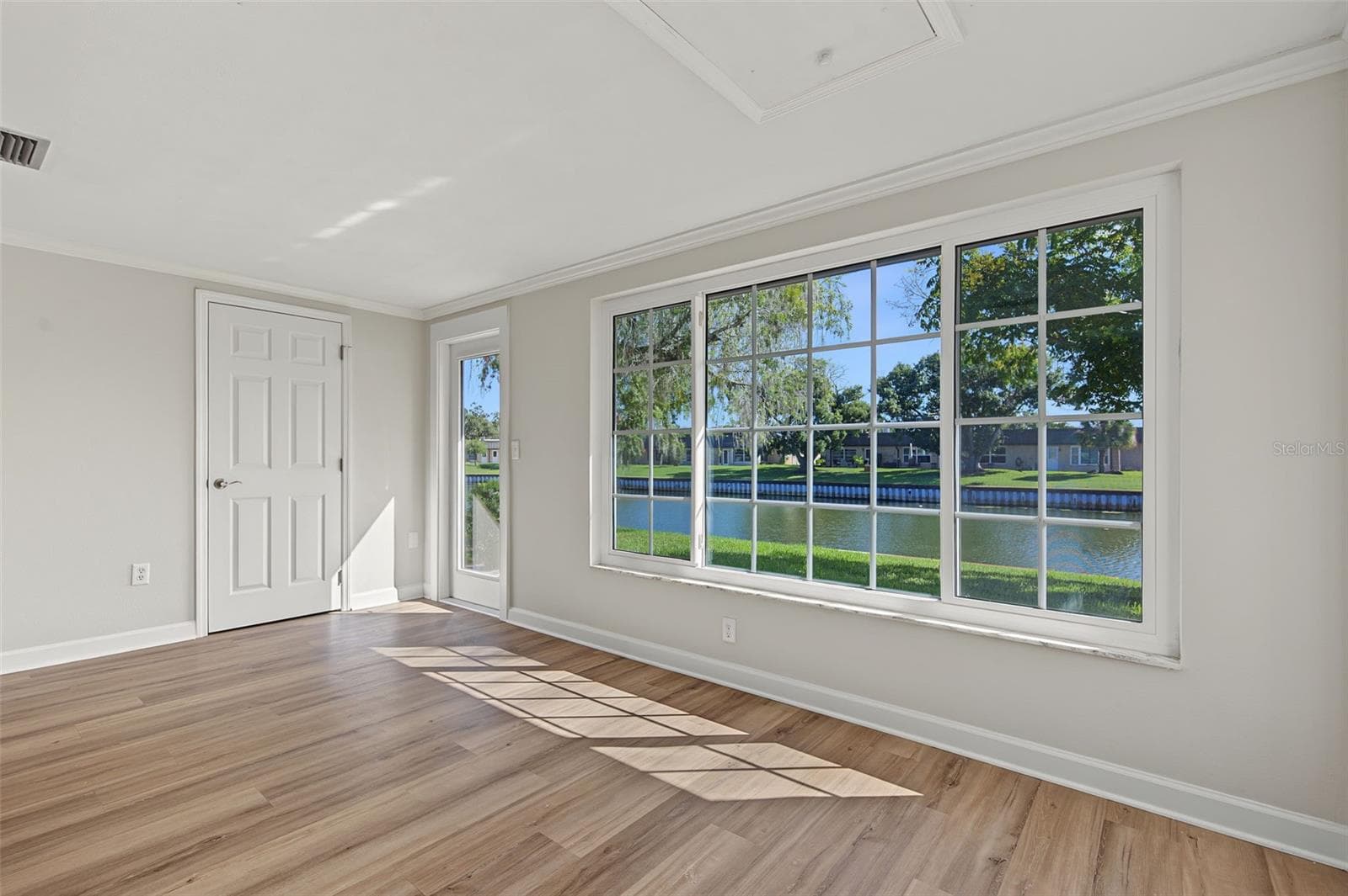 Florida Room - View of the common area pond - 4364 SUMMERSUN DR, NEW PORT RICHEY