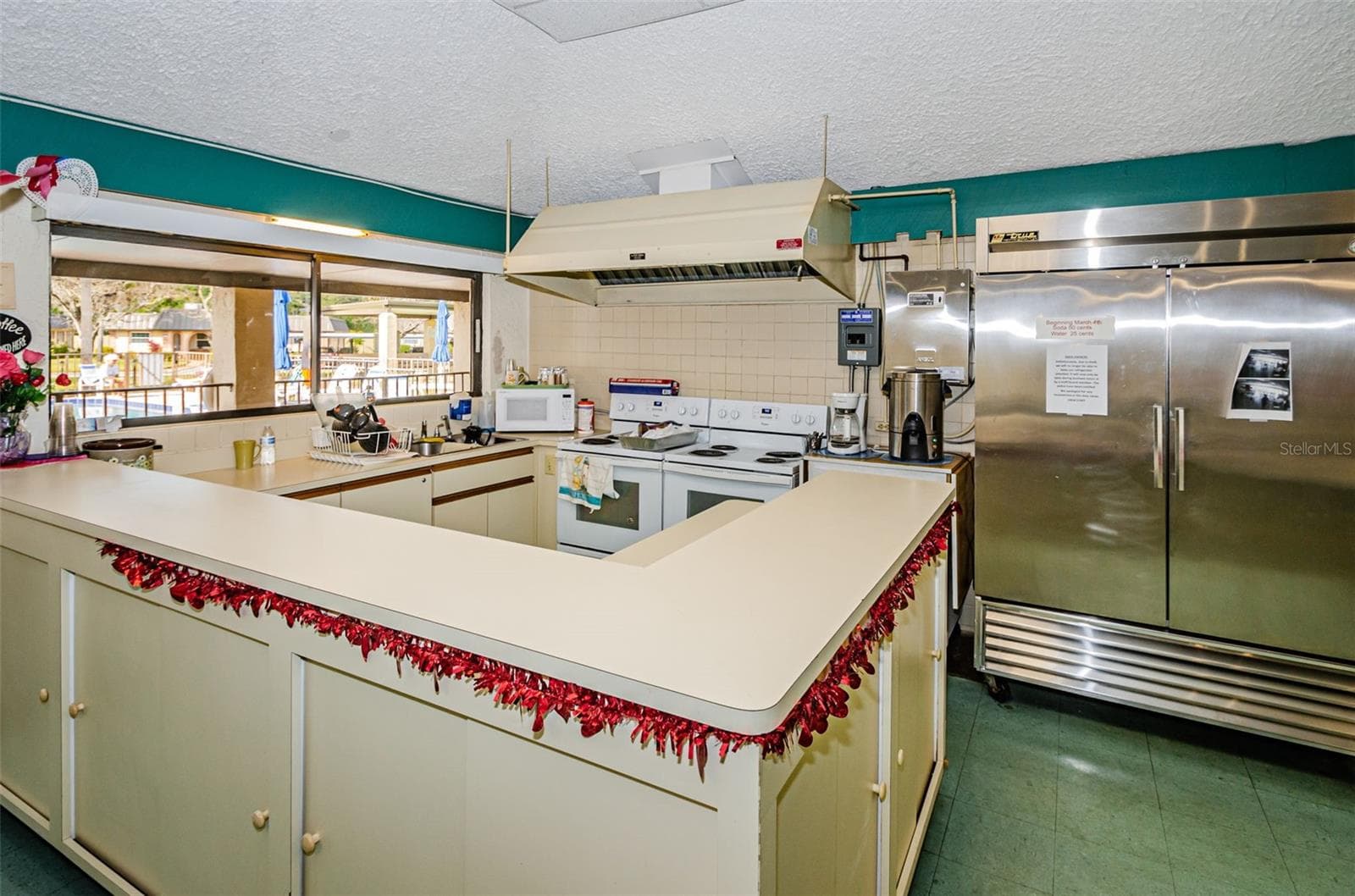 Community Kitchen - 4364 SUMMERSUN DR, NEW PORT RICHEY