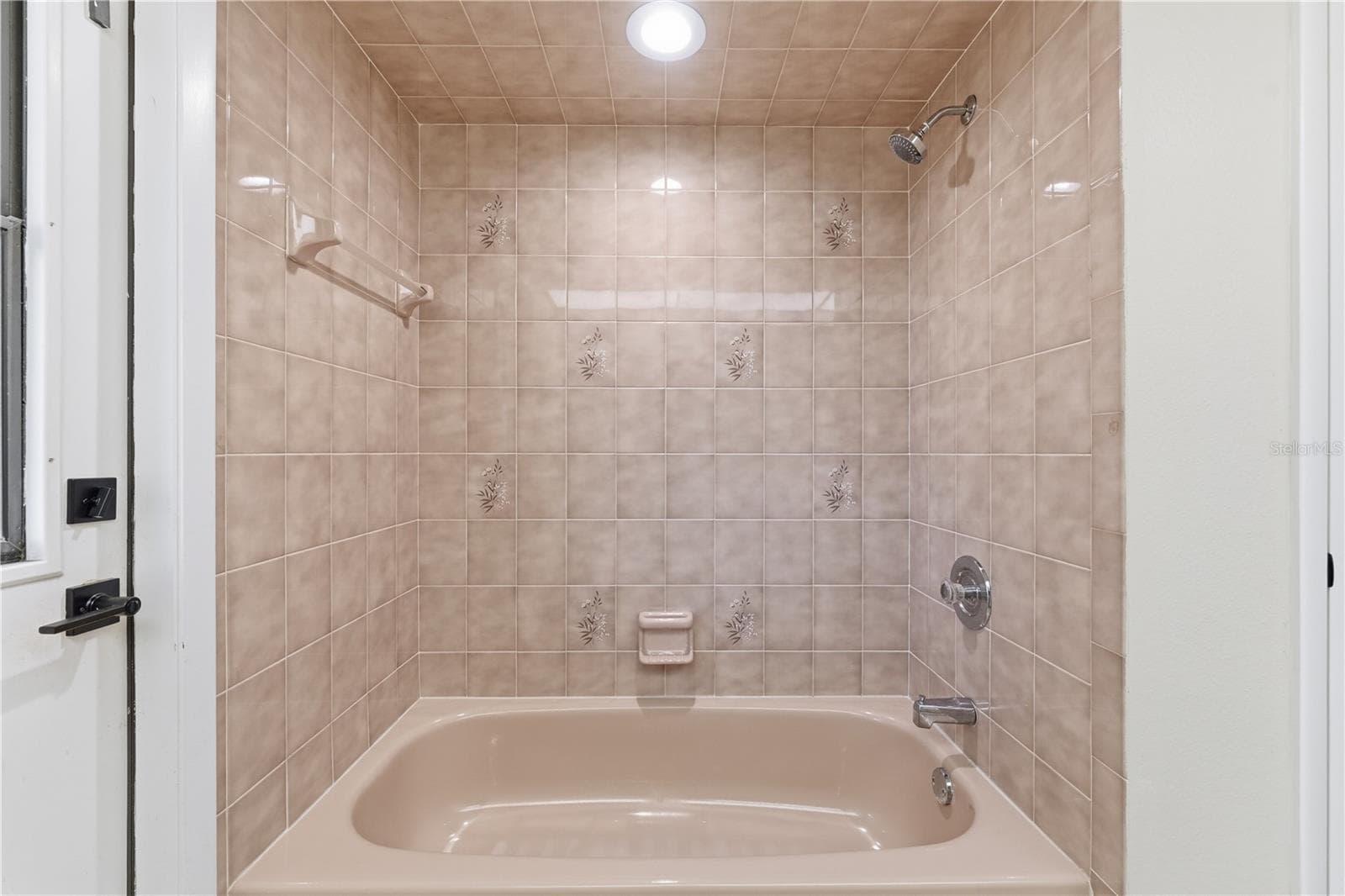 GUEST TUB SHOWER - 1478 NAVIGATOR RD, PUNTA GORDA