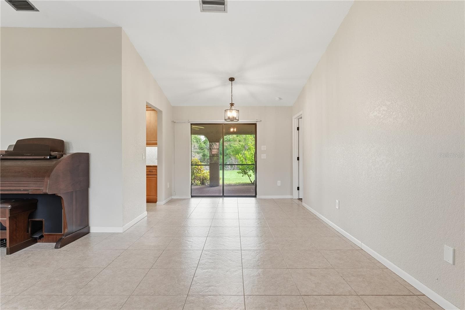 LIVING ROOM LOOKING TO BACK YARD - 1478 NAVIGATOR RD, PUNTA GORDA