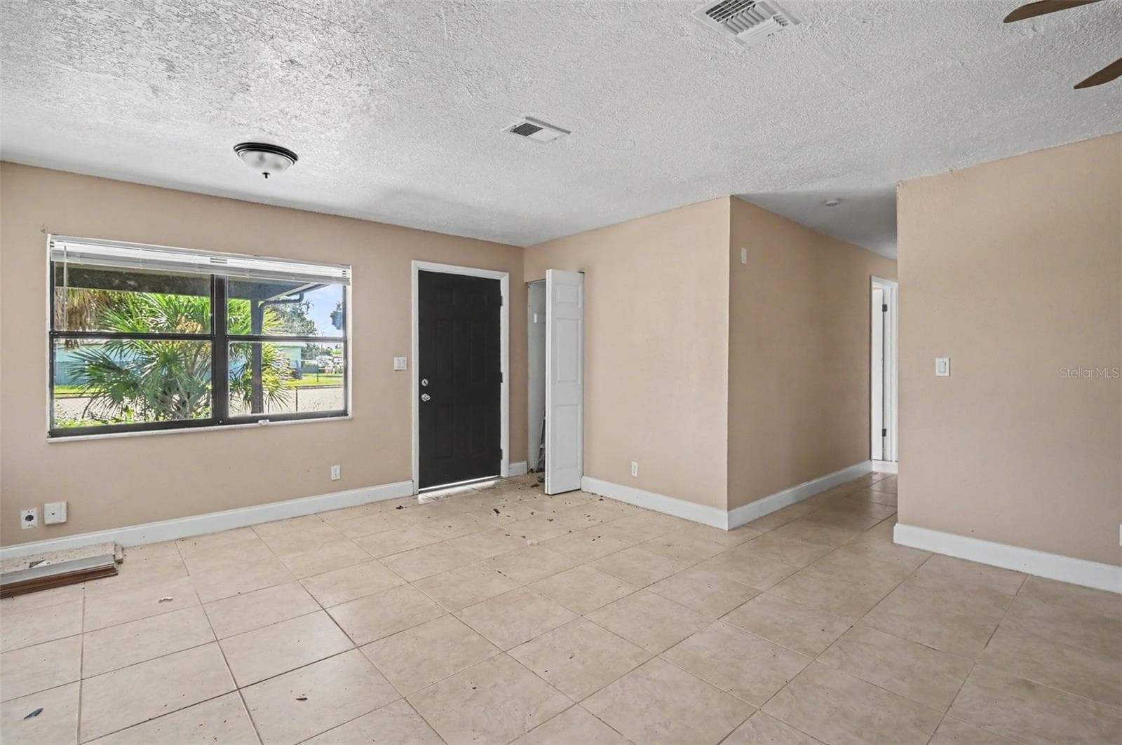 Single Family Residence at 425 WALNUT ST, DAYTONA BEACH, photo 5 of 22