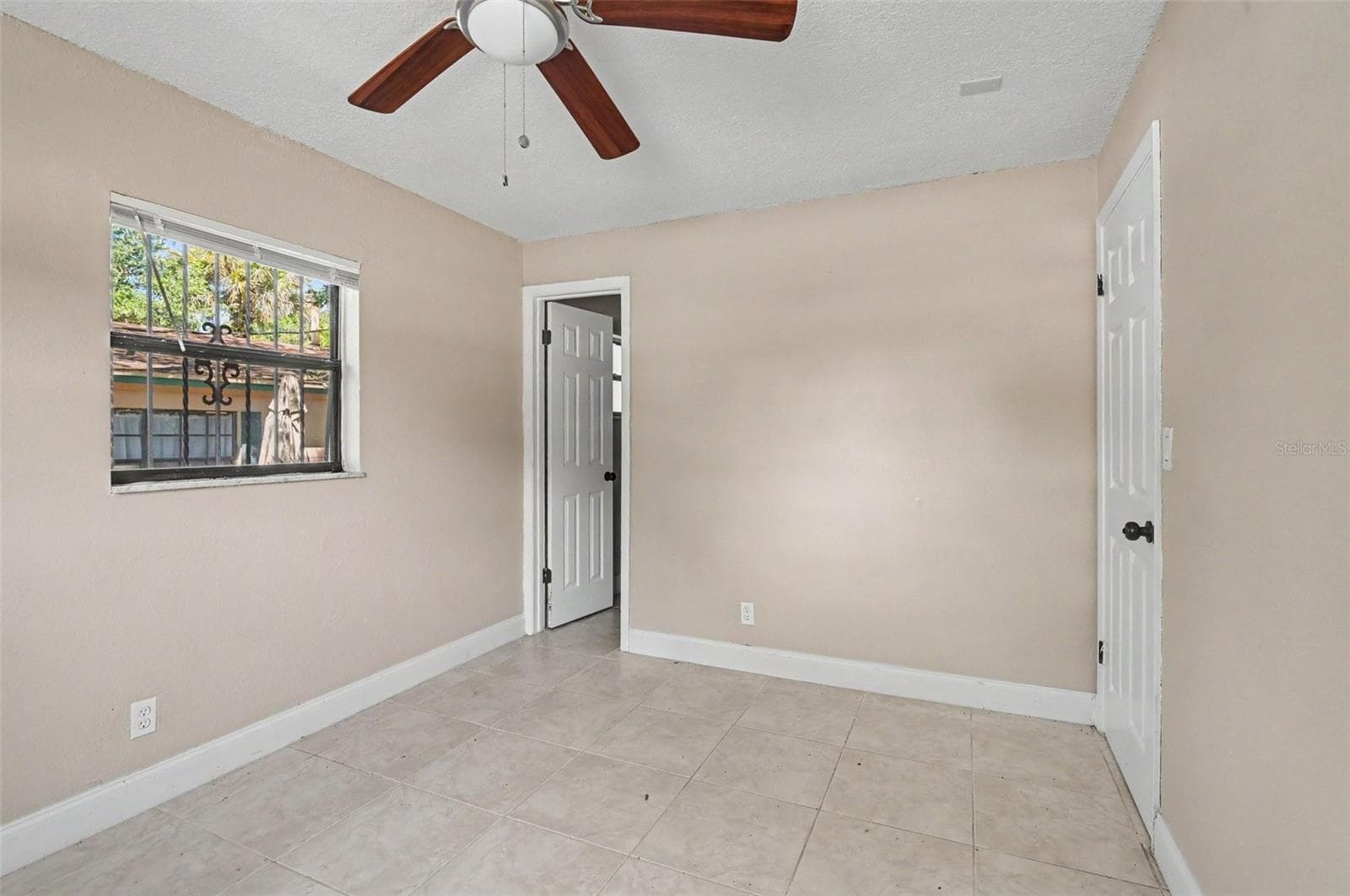 Single Family Residence at 425 WALNUT ST, DAYTONA BEACH, photo 12 of 22
